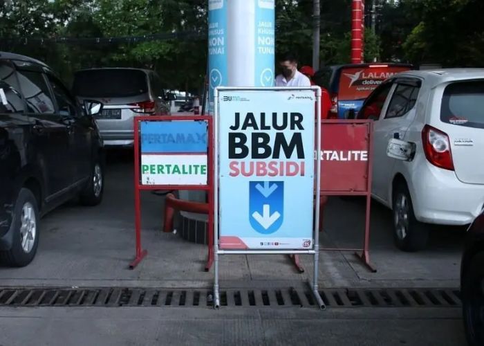 jalur pengisian BBM bersubsidi di SPBU.