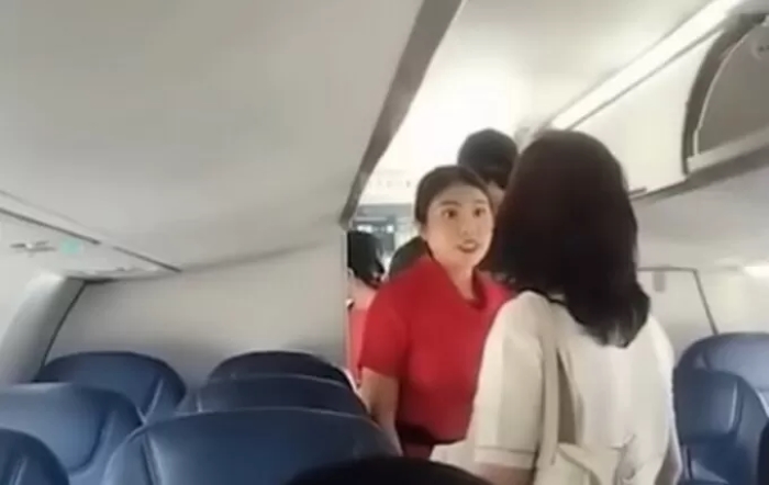 Tangkapan layar Anggota DPRD Sumut ribut dengan pramugari wings air.