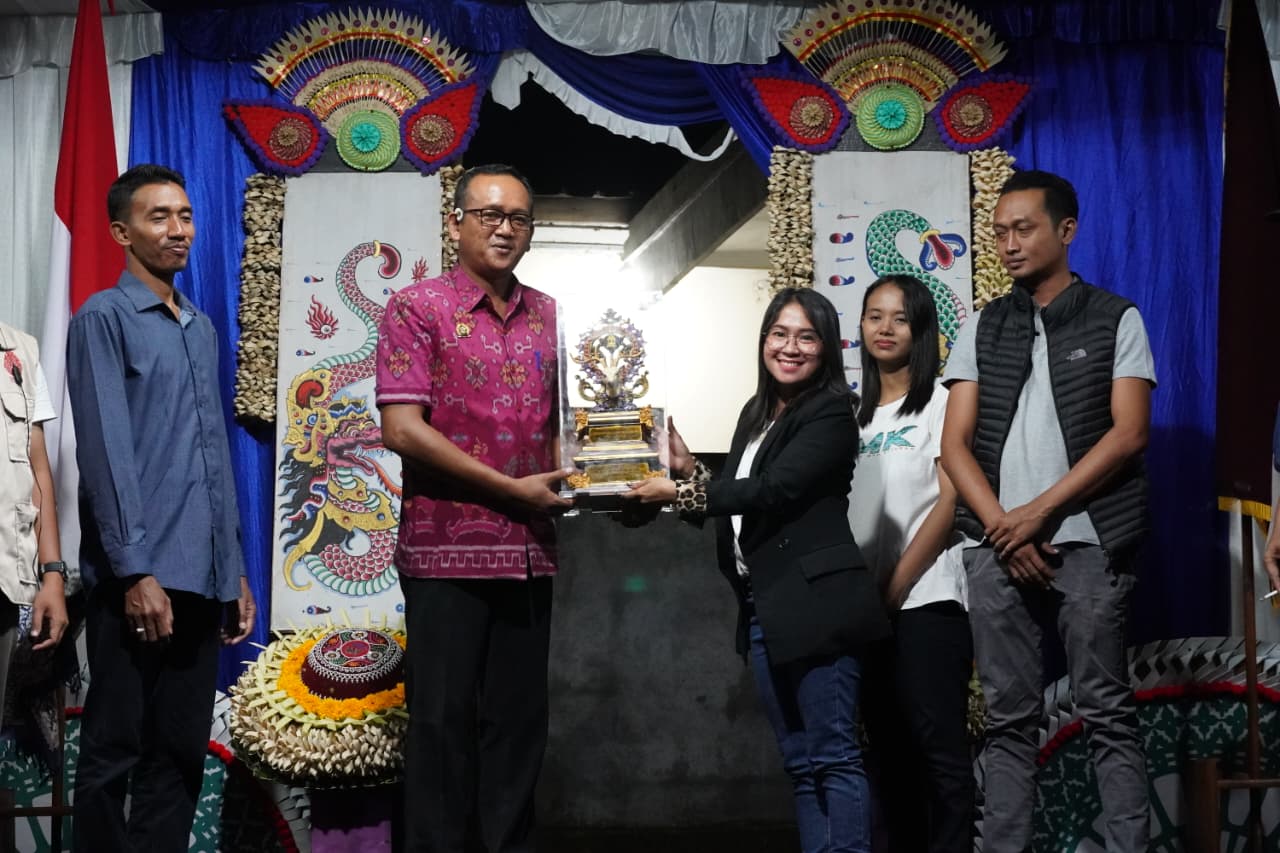 KULIAH KERJA NYATA: Penutupan Kuliah Kerja Nyata mahasiswa Institut Agama Hindu Negeri (IAHN) Mpu Kuturan di Desa Nagasepaha, Kabupaten Buleleng, Bali.