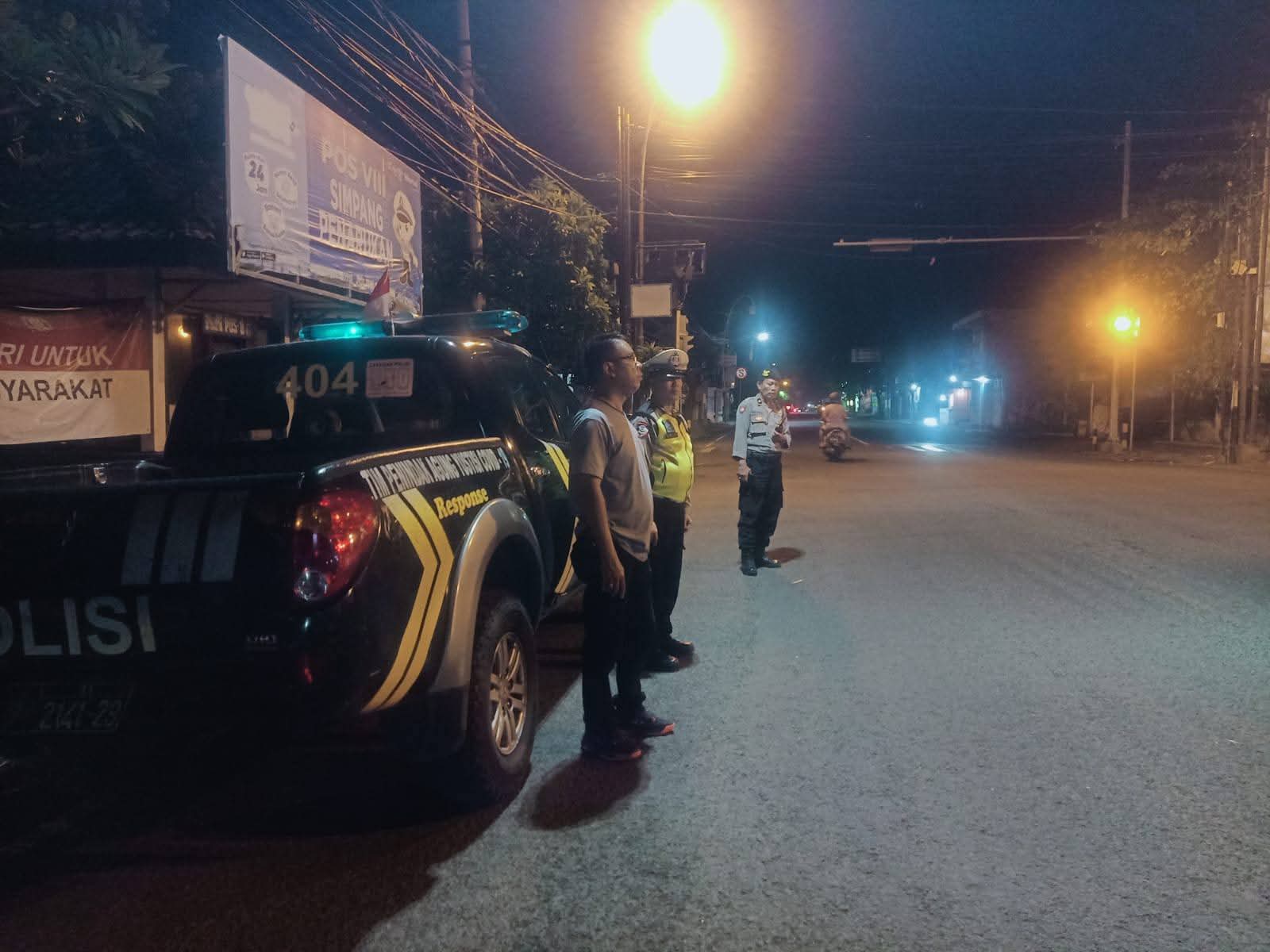 PATROLI: Personel Polsek Kota Singaraja melakukan patroli di sejumlah lokasi untuk mengantisipasi balap liar.