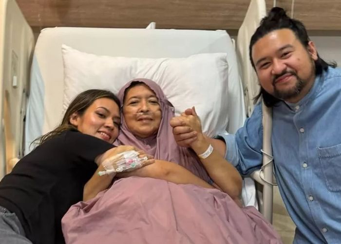 Momen kebersamaan Raisa dan keluarga bersama Ria Mariaty selama masa perawatan intensif di RS.