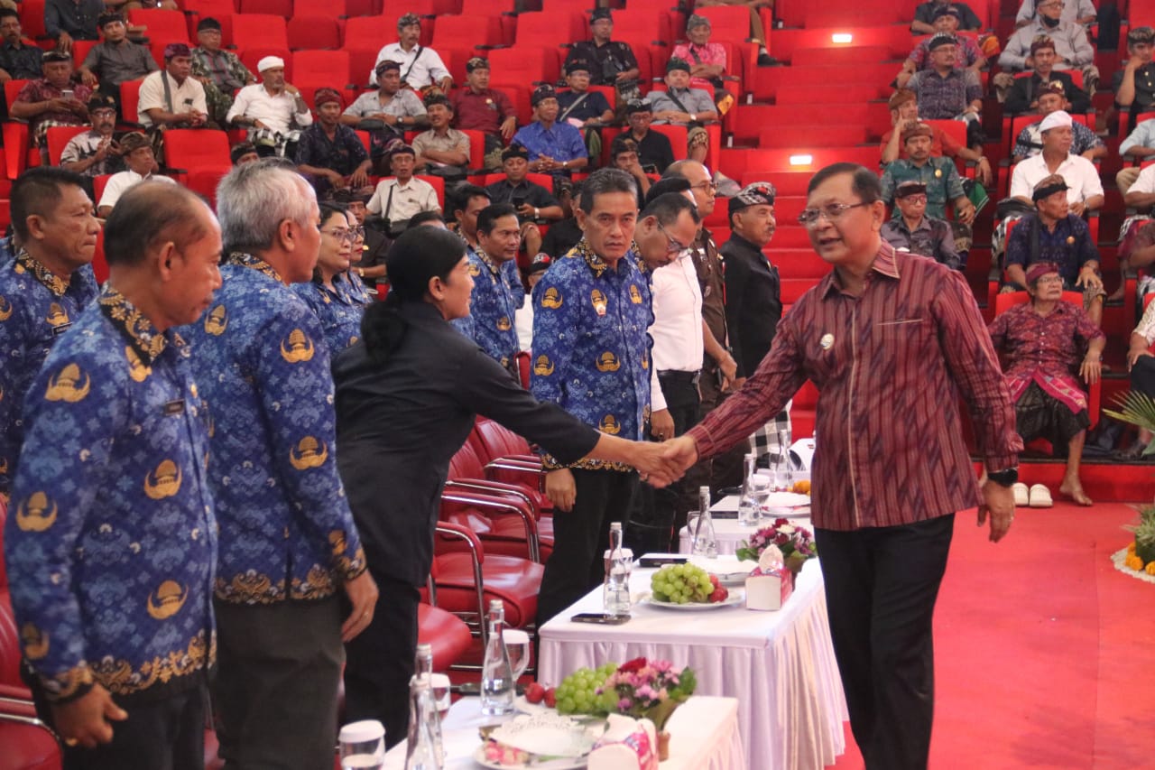 SOSIALISASI: Suasana sosialisasi pencegahan korupsi di Gedung Kesenian Gde Manik, Senin (1/12/2025).