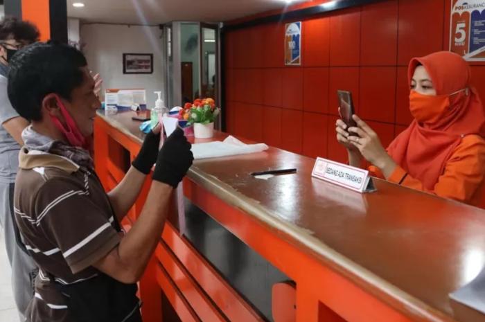 Pendistribusian Bansos oleh PT POS.