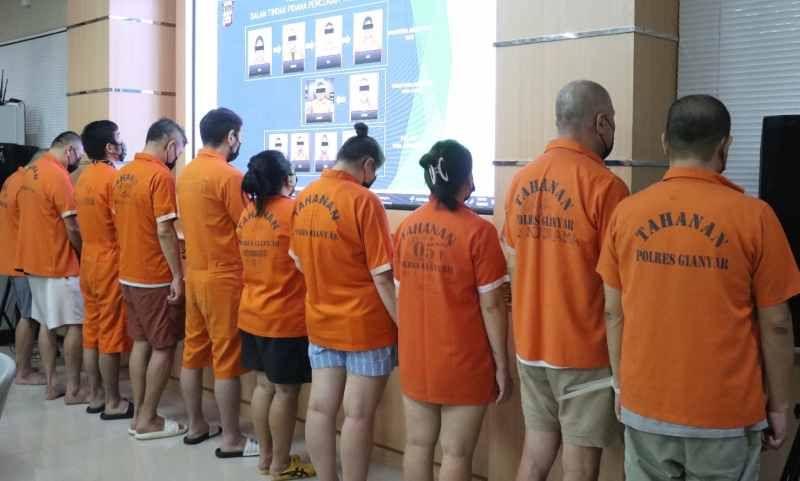 SINDIKAT INTERNASIONAL: Polisi membongkar sindikat internasional yang terlibat aksi skimming kartu kredit di Bali.