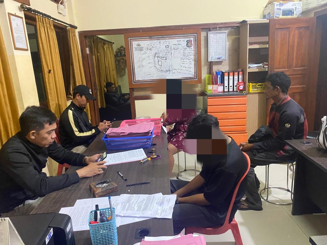 PERIKSA: Polisi meminta keterangan terhadap remaja asal Lokapaksa yang kabur dari rumah bersama pacarnya.