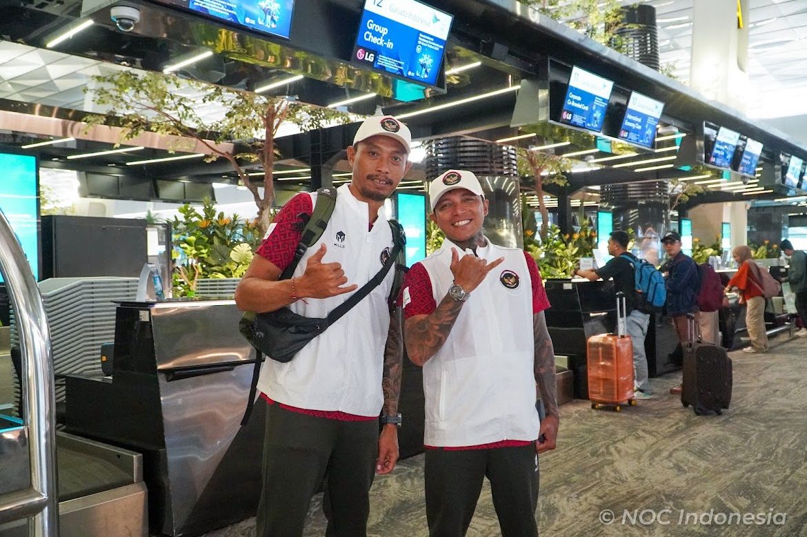 MENUJU PENTAS INTERNASIONAL: Atlet I Wayan Wiranatha (kiri) dan Astika Oye (kanan) tiba di Thailand untuk menghadapi SEA Games 2025.