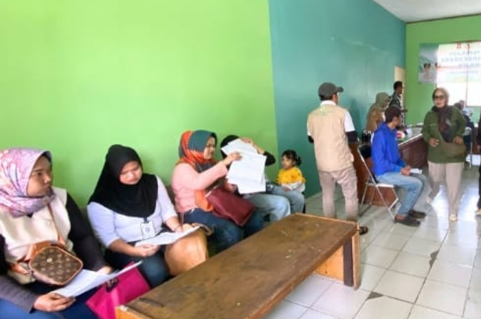 Ilustrasi Antrian Peserta Penerima Bantuan Sosial.