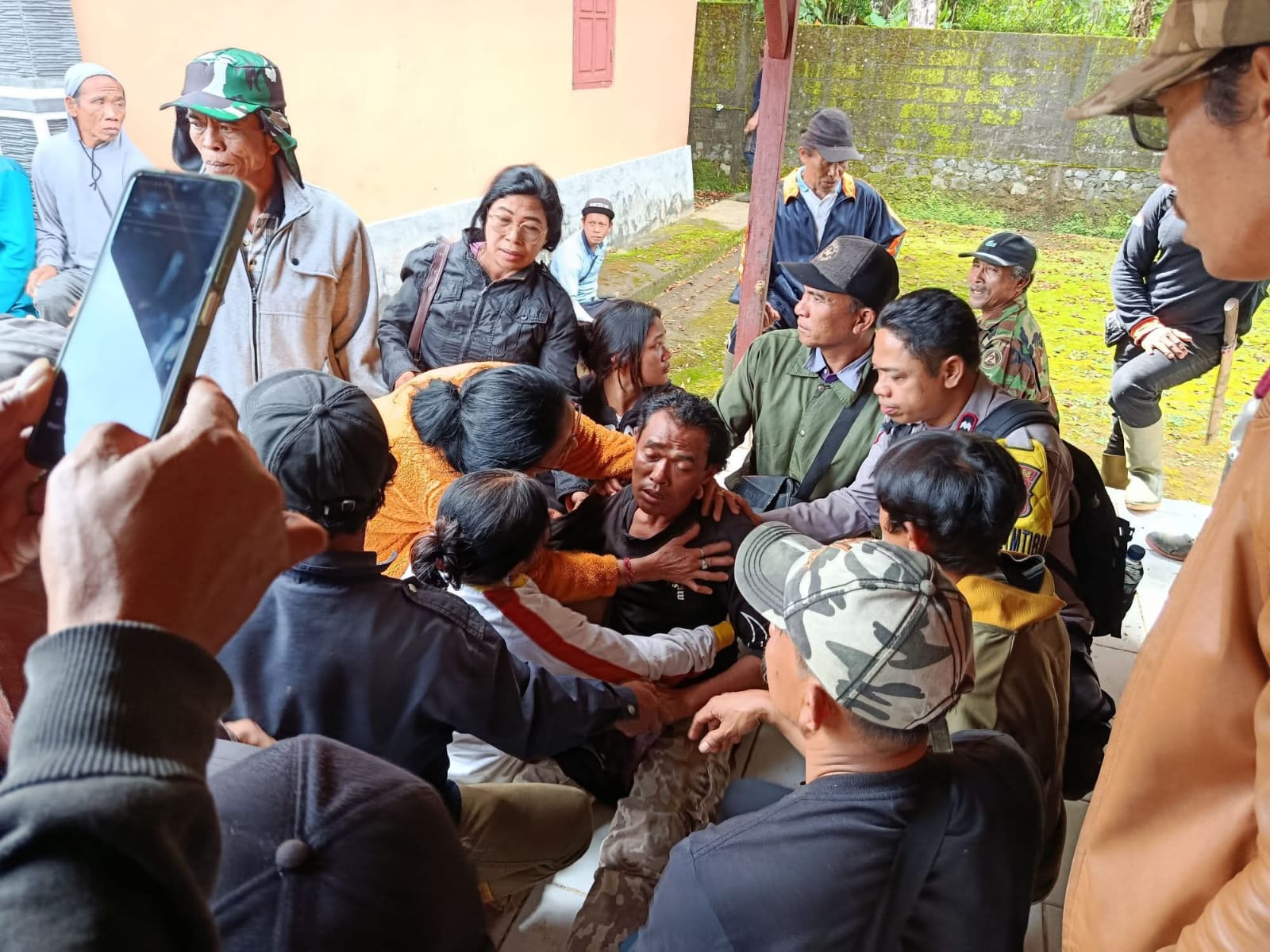 ASTUNGKARA DITEMUKAN: Pria di Desa Wanagiri yang dilaporkan hilang semalaman akhirnya ditemukan dalam kondisi selamat pada Rabu (10/12/2025).