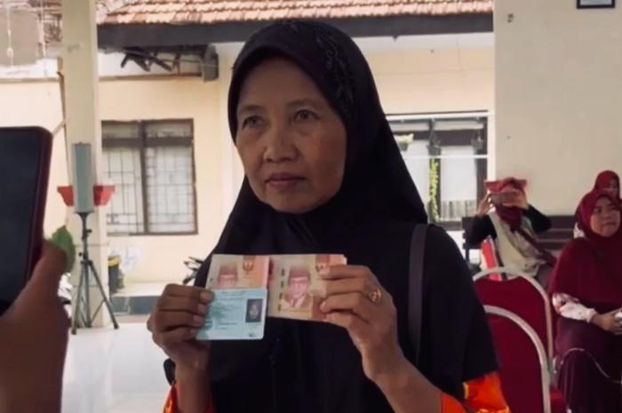 Ilustrasi peserta penerima manfaat Bantuan Sosial.