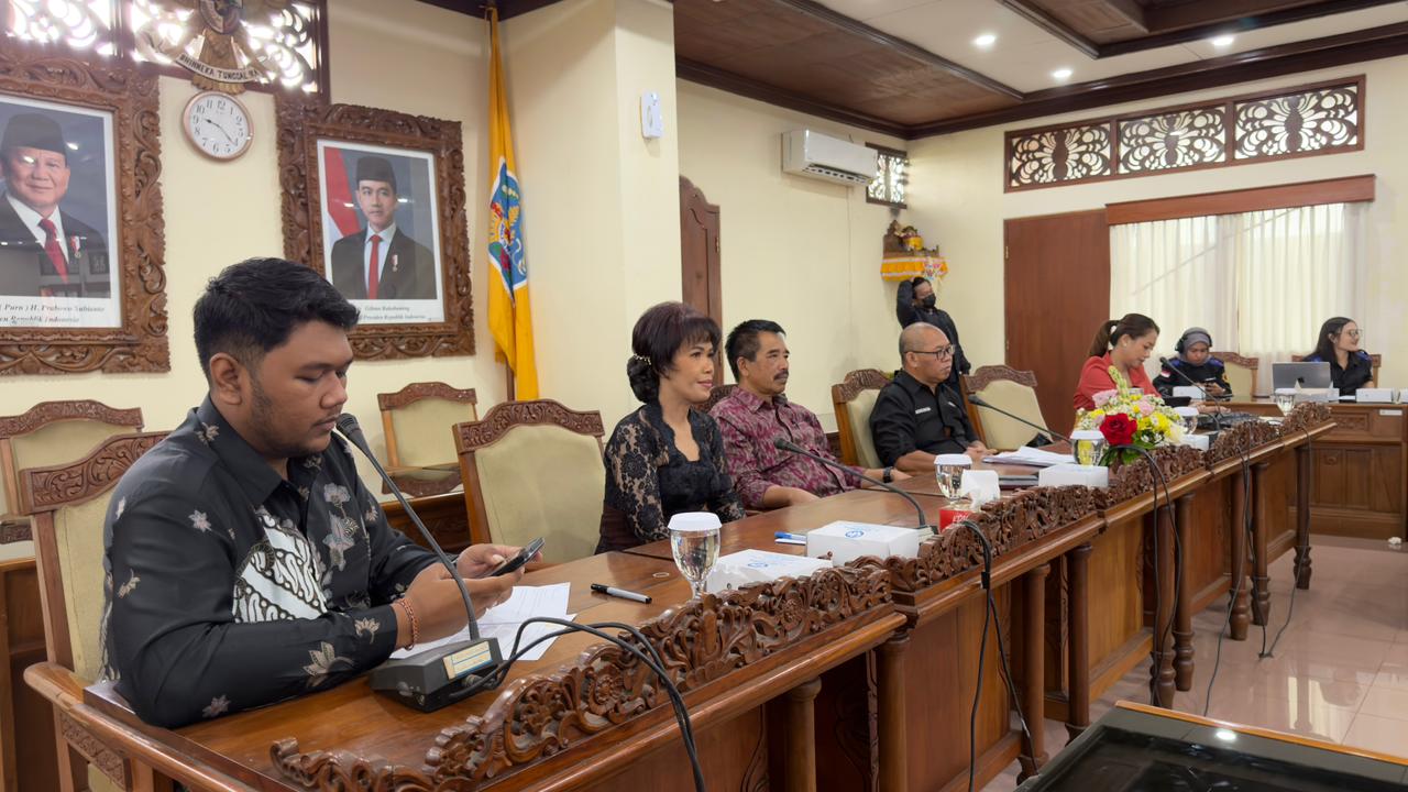 BICARA KOMUNIKASI: Suasana talkshow "Hate Speech Online: Regulasi Komunikasi Versus Kebebasan Berpendapat" di DPRD Bali.