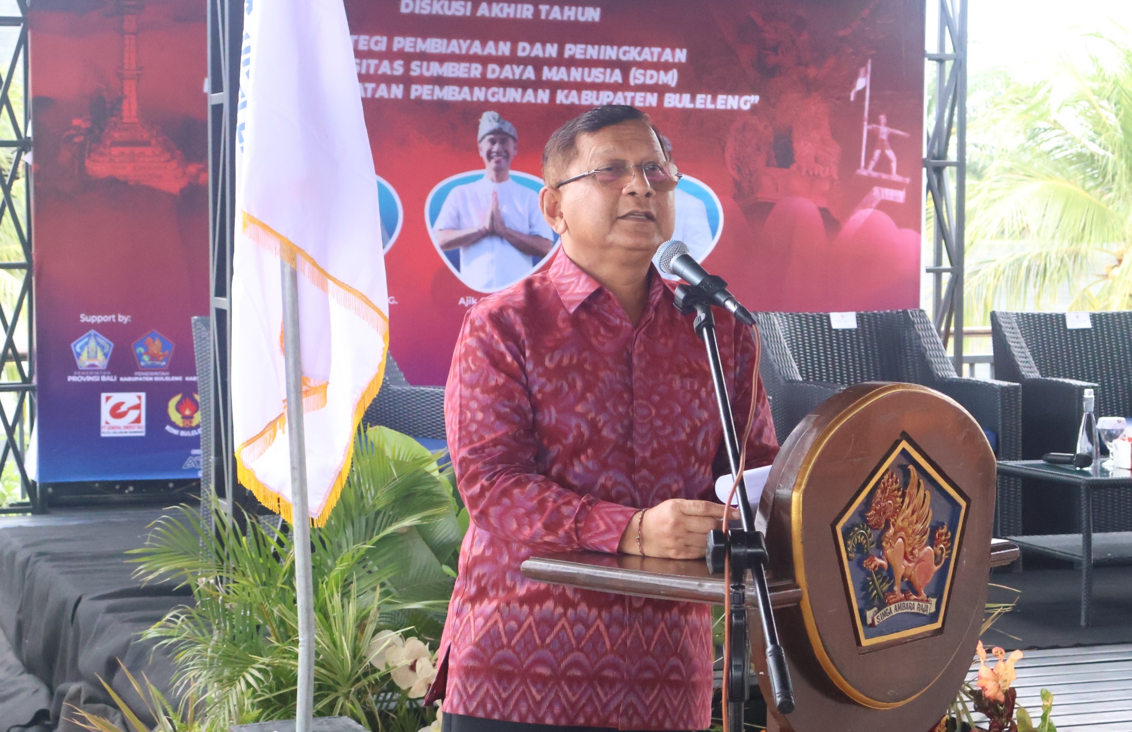 PANGKAS TUNJANGAN: Bupati Buleleng, I Nyoman Sutjidra.