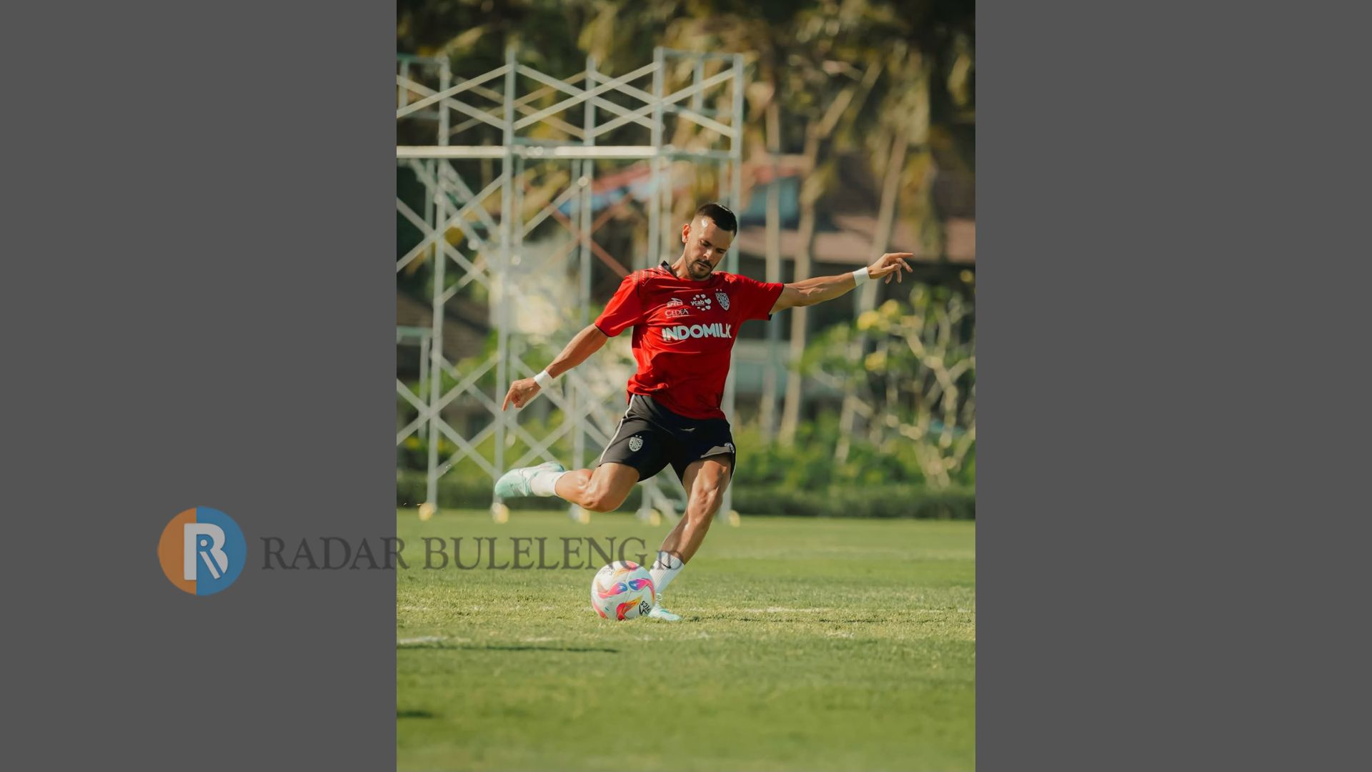 LATIHAN: Gelandang Bali United, Mirza Mustafic.
