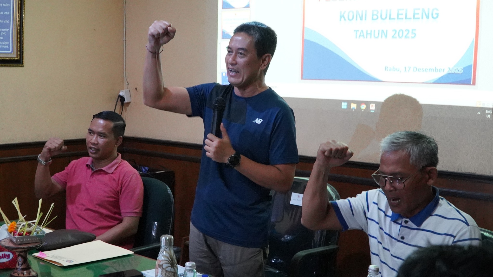 CALON TUNGGAL: Wakil Bupati Buleleng, Gede Supriatna (tengah) menjadi calon tunggal Ketua Umum KONI Buleleng.