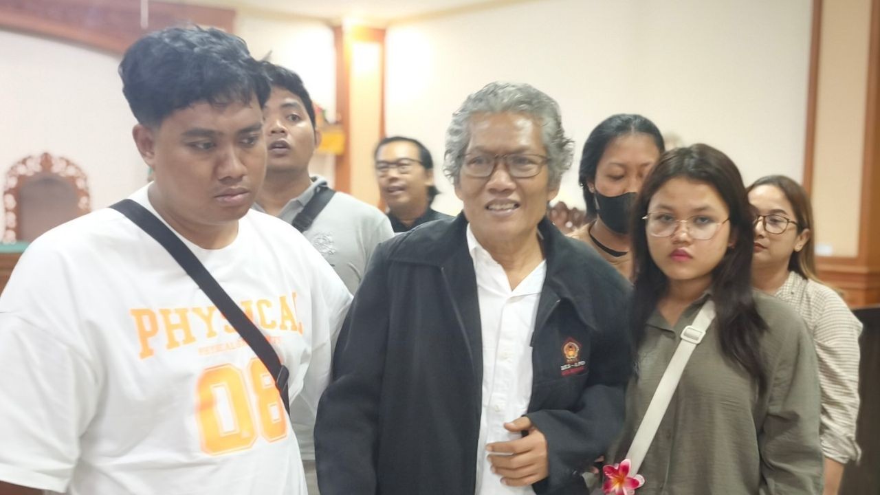 JADI PESAKITAN: Mantan Ketua LPD Desa Adat Yangbatu, Denpasar, jadi pesakitan di Pengadilan Tipikor Denpasar karena kasus korupsi.