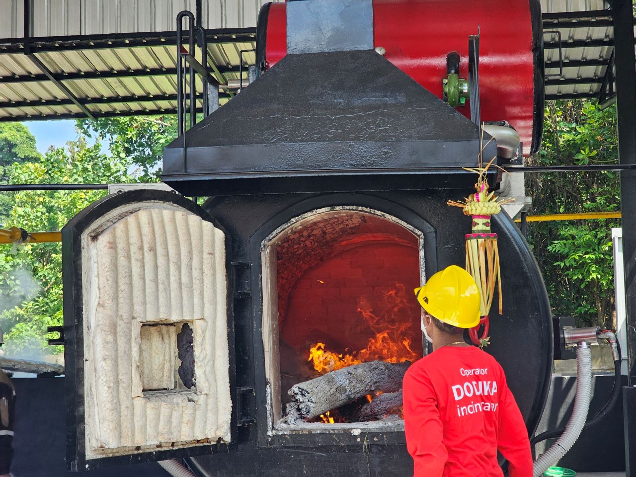 INCINERATOR: Mesin incinerator yang ditempatkan di TPST Padang Seni, Kuta.