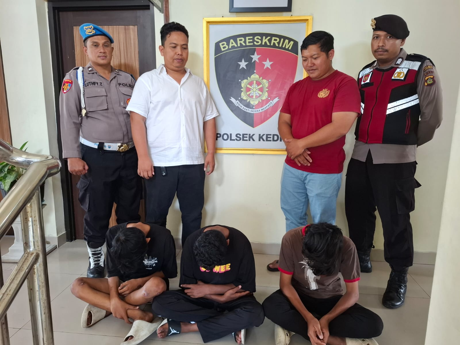 TERTANGKAP BASAH: Aparat kepolisian di Polsek Kediri menangkap tiga orang pelajar yang terlibat aksi pencurian tabung gas.