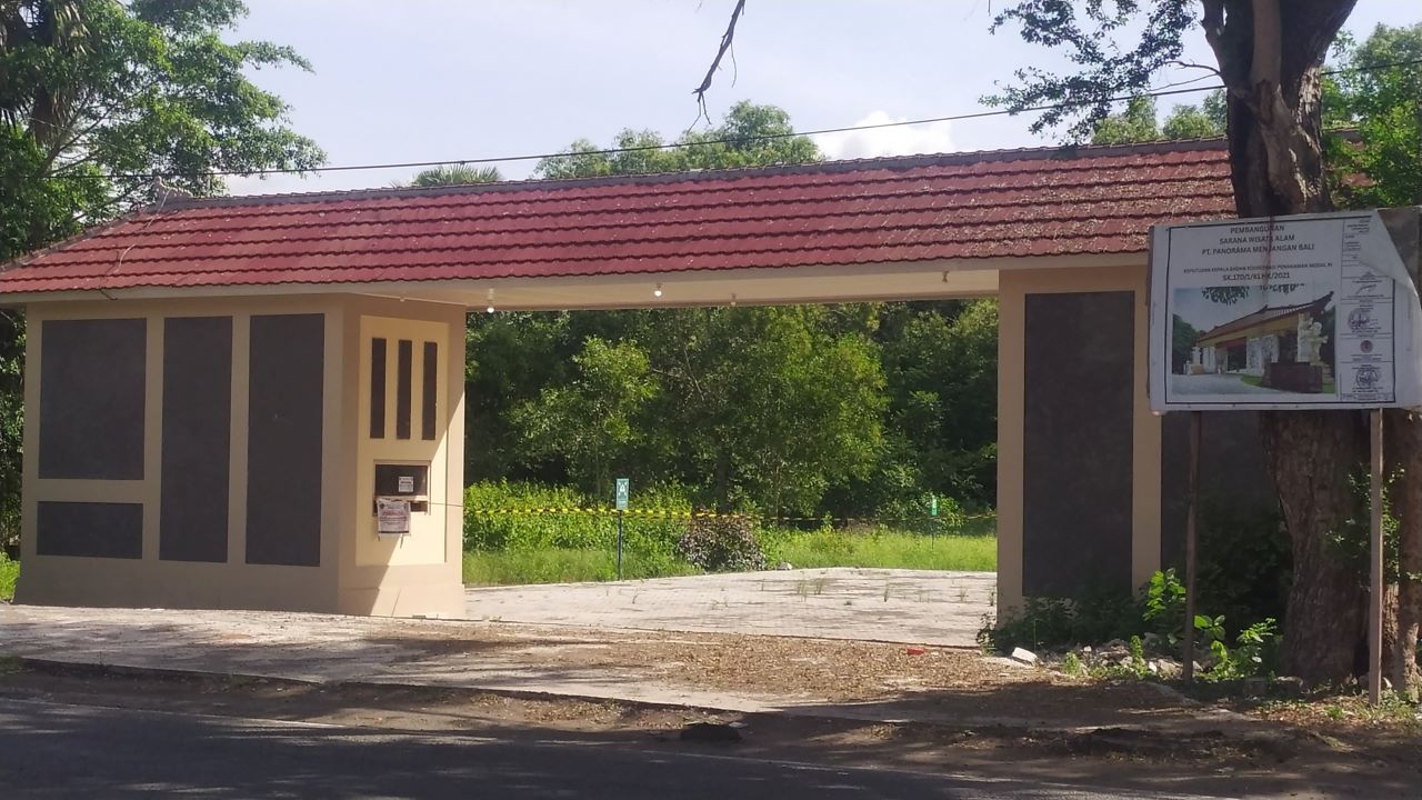 MASIH DISEGEL: Suasana di salah satu akomodasi pariwisata yang dibangun di kawasan Taman Nasional Bali Barat (TNBB).