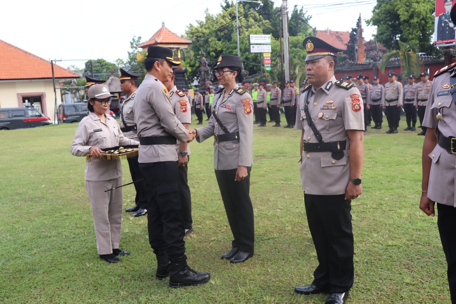 SERTIJAB: Suasana sertijab kapolsek dan kasat di Polres Buleleng.
