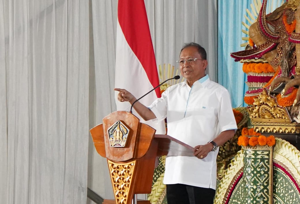 BICARA BULLY: Gubernur Bali, Wayan Koster saat acara ground breaking shortcut Singaraja-Mengwitani. Dalam acara itu dia juga sempat menyinggung soal bully.