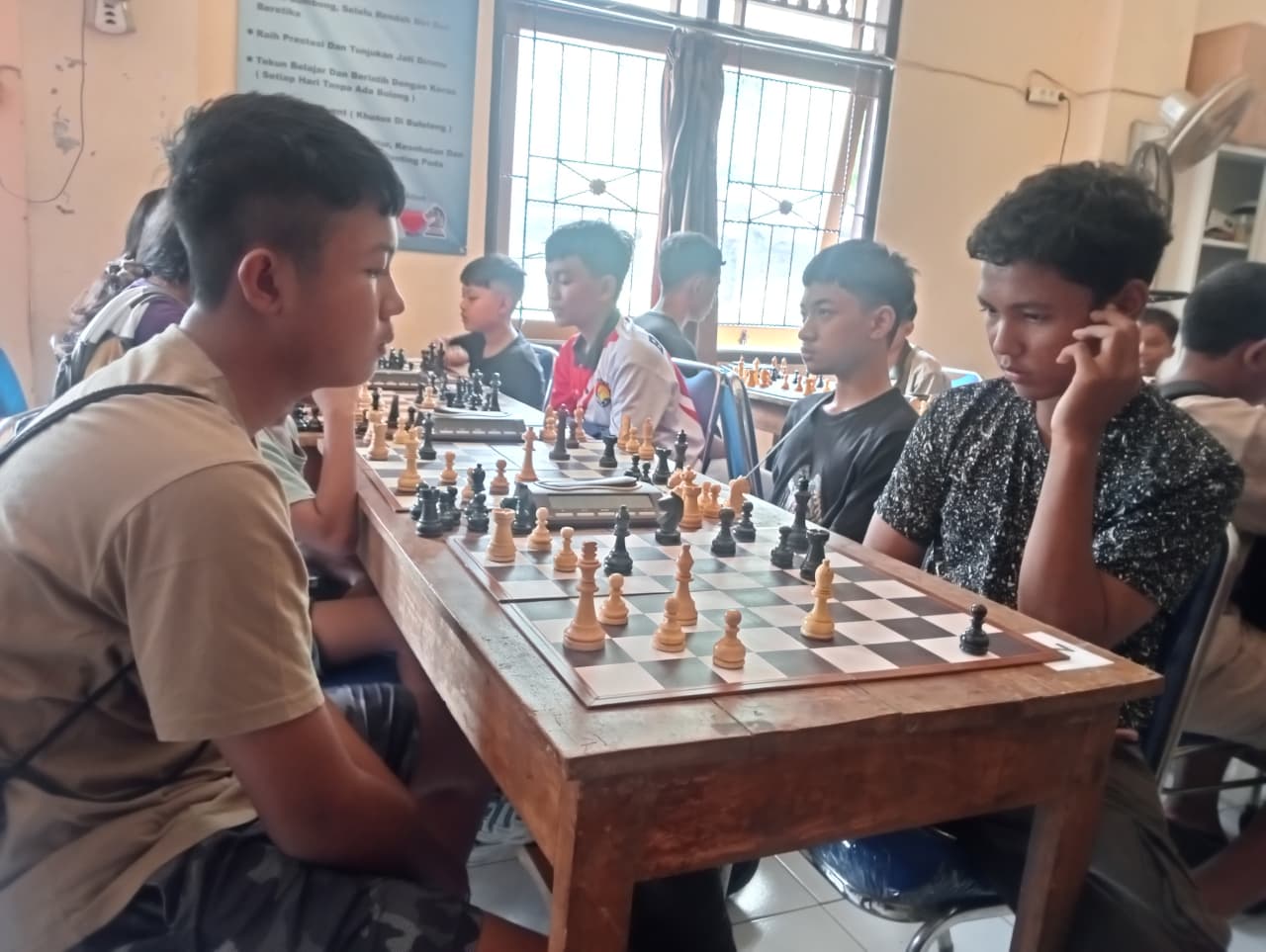 JARING ATLET: Suasana kompetisi Long Chess Tournament (LCT) 2026  yang digelar Percasi Buleleng di GOR Bhuana Patra Singaraja.