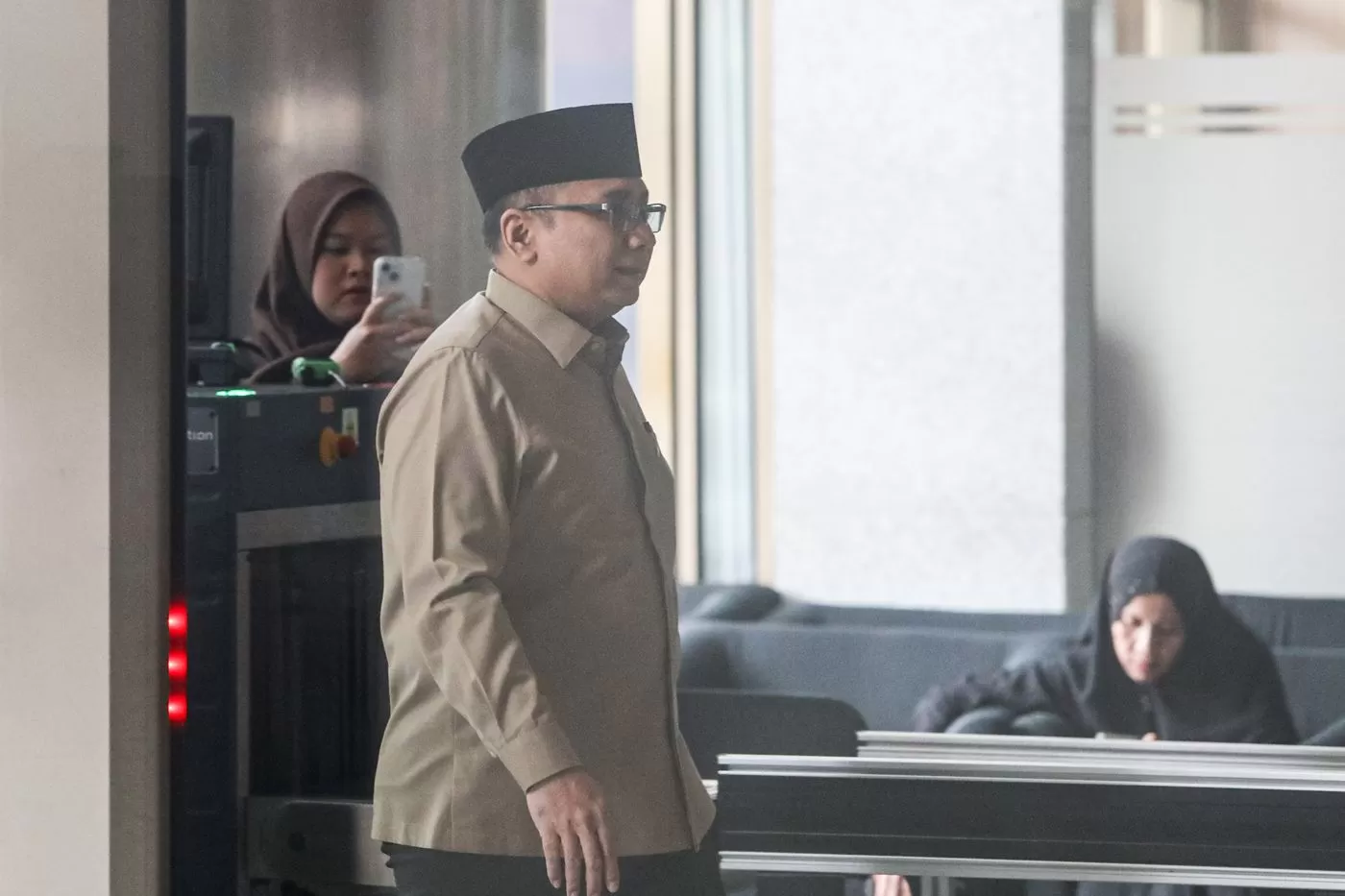 Mantan Menteri Agama Yaqut Cholil Qoumas jadi tersangka kasus dugaan korupsi kuota haji 2024.
