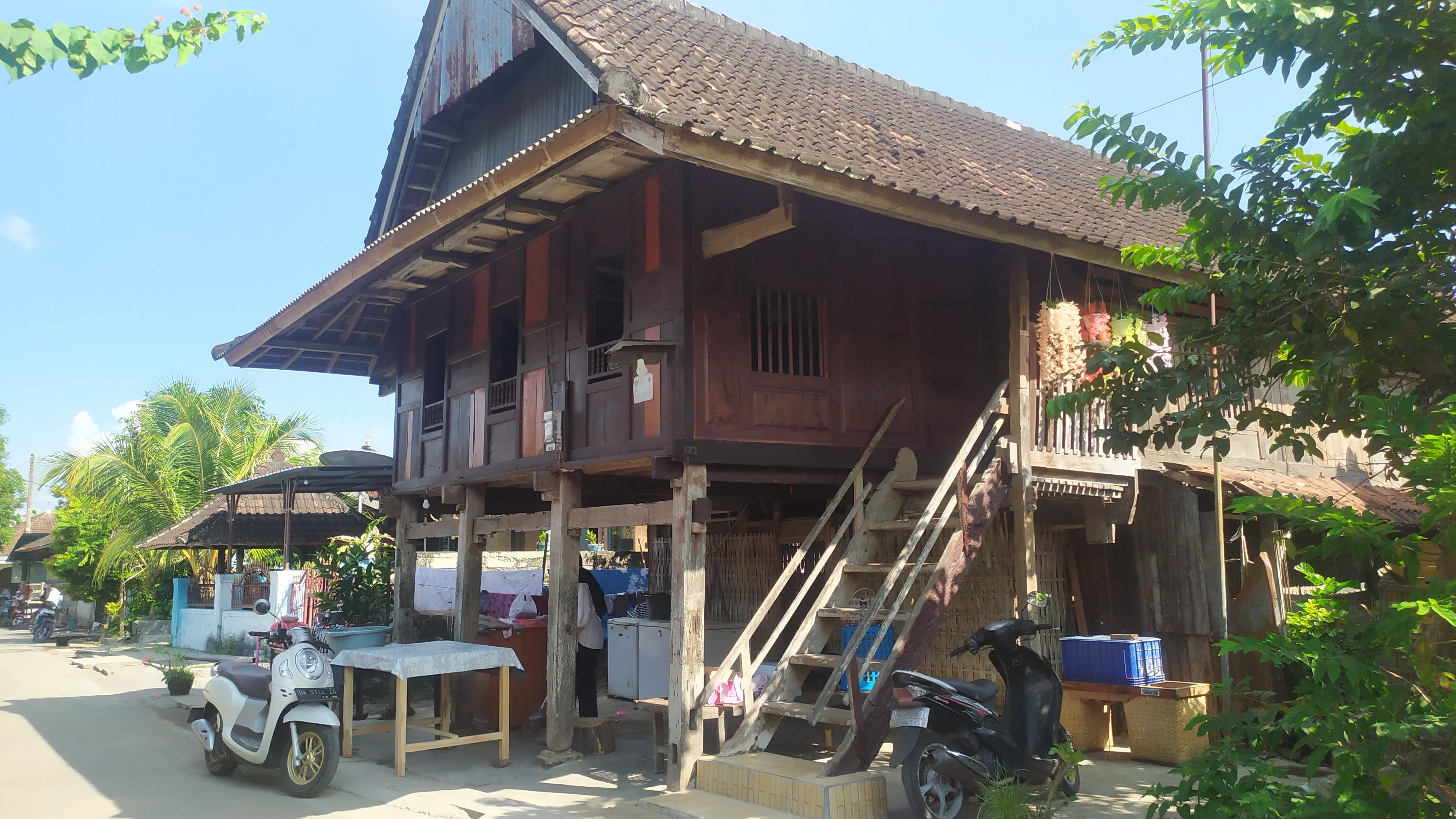 CAGAR BUDAYA: Salah satu rumah panggung yang masih berdiri di Kelurahan Loloan Timur, Kabupaten Jembrana, Bali.