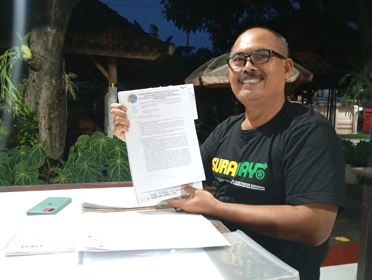 SIAPKAN LANGKAH HUKUM: Warga Buleleng, Made Pasek Sudarsana, bersiap mempolisikan BPN dan mengajukan gugatan ke PTUN karena sertifikat tanah dibatalkan.