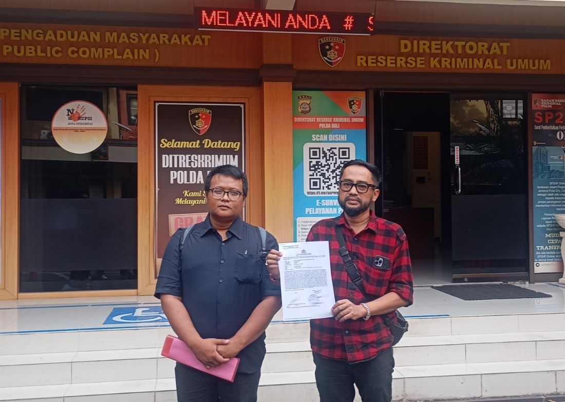 LAPOR POLISI: Owner MR Glamping Villa di Desa Pancasari, Reydi Nobel (kanan) usai melayangkan laporan ke Polda Bali.