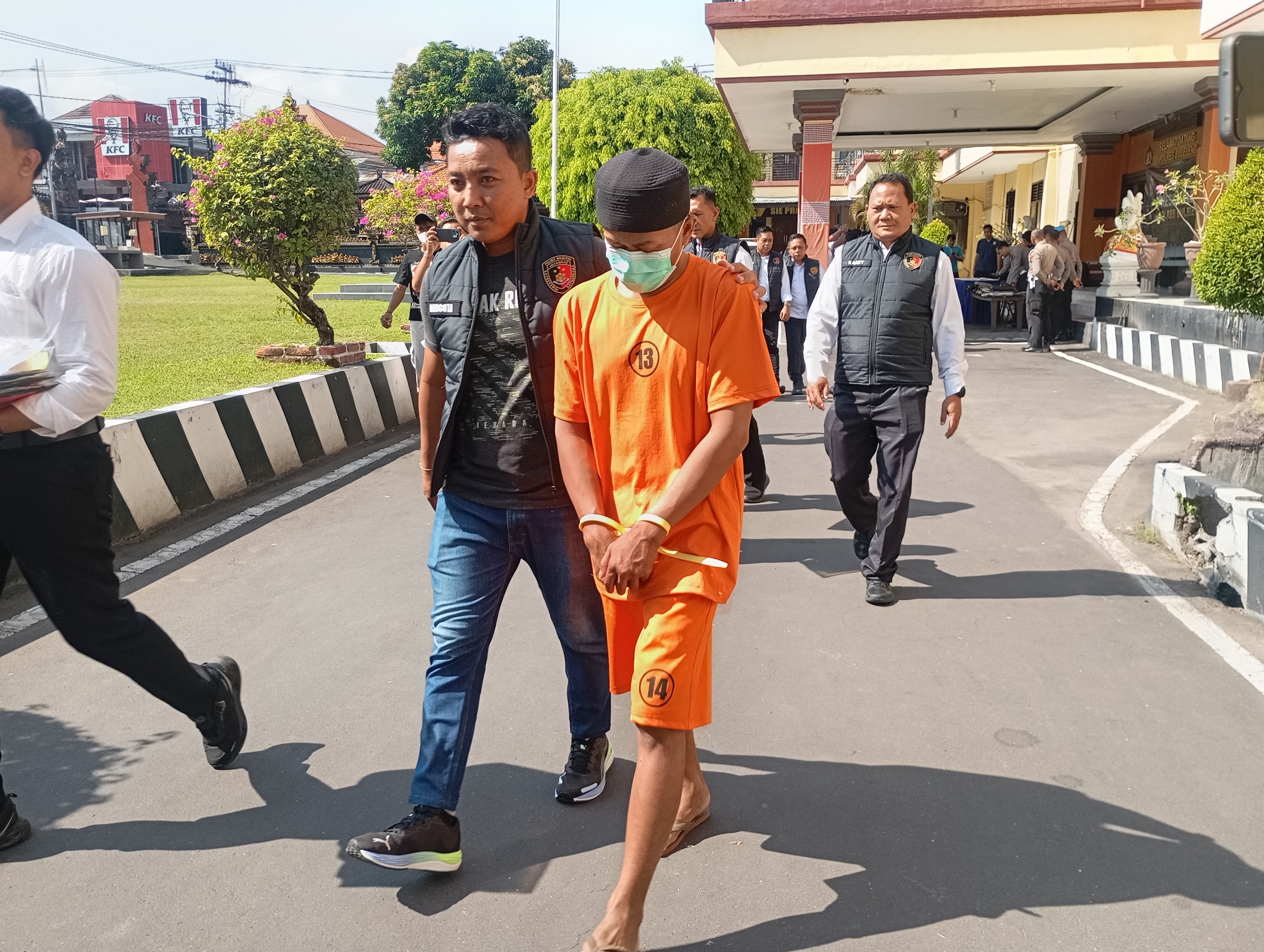 EDARKAN SABU: Ahmad Lutfi alias Lutfi saat menjalani penahanan di Polres Buleleng.