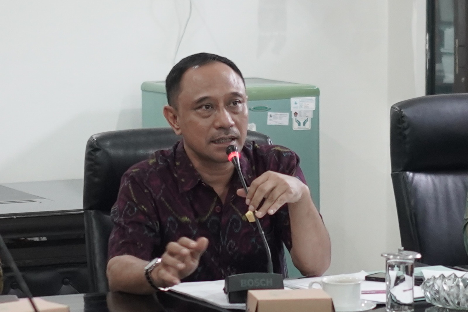 BICARA KEMISKINAN: Ketua Komisi II DPRD Buleleng, Wayan Masdana.