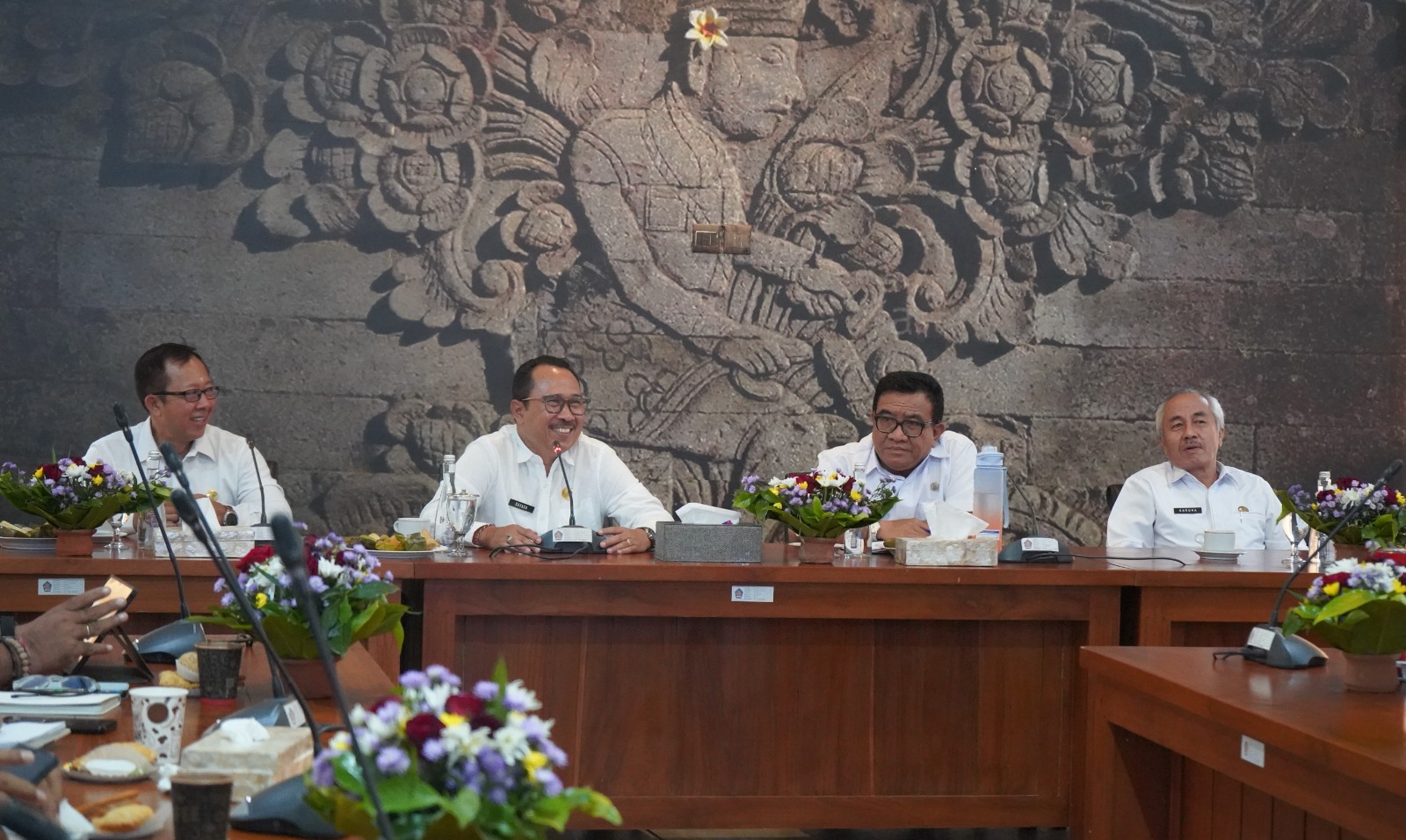 LEBUR DINAS: Suasana rapat membahas peleburan dinas di Kabupaten Buleleng.