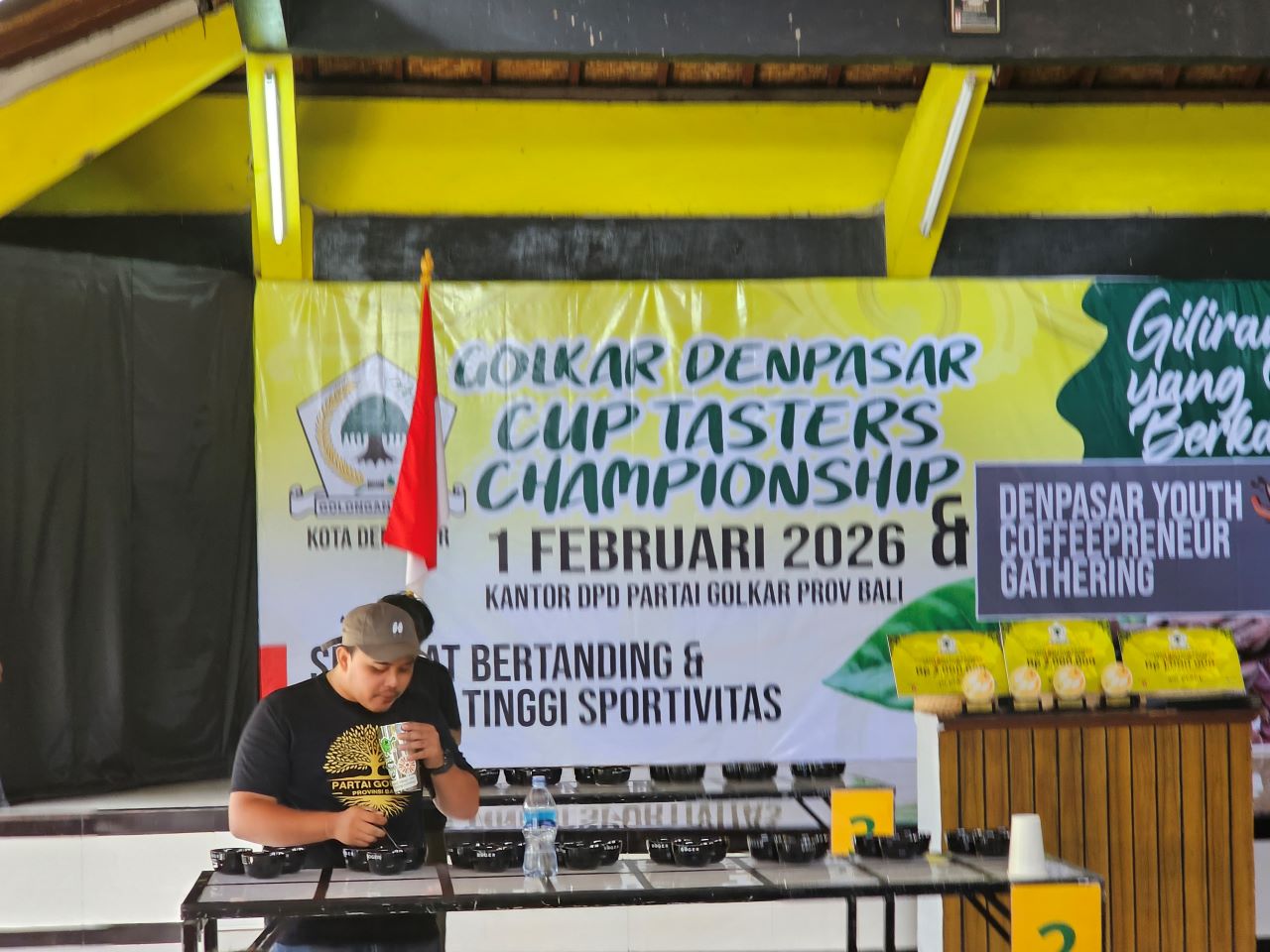 KOMPETISI: Kompetisi cup tasters yang digelar Golkar Bali. Golkar berharap kopi menjadi pendorong ekonomi Bali.