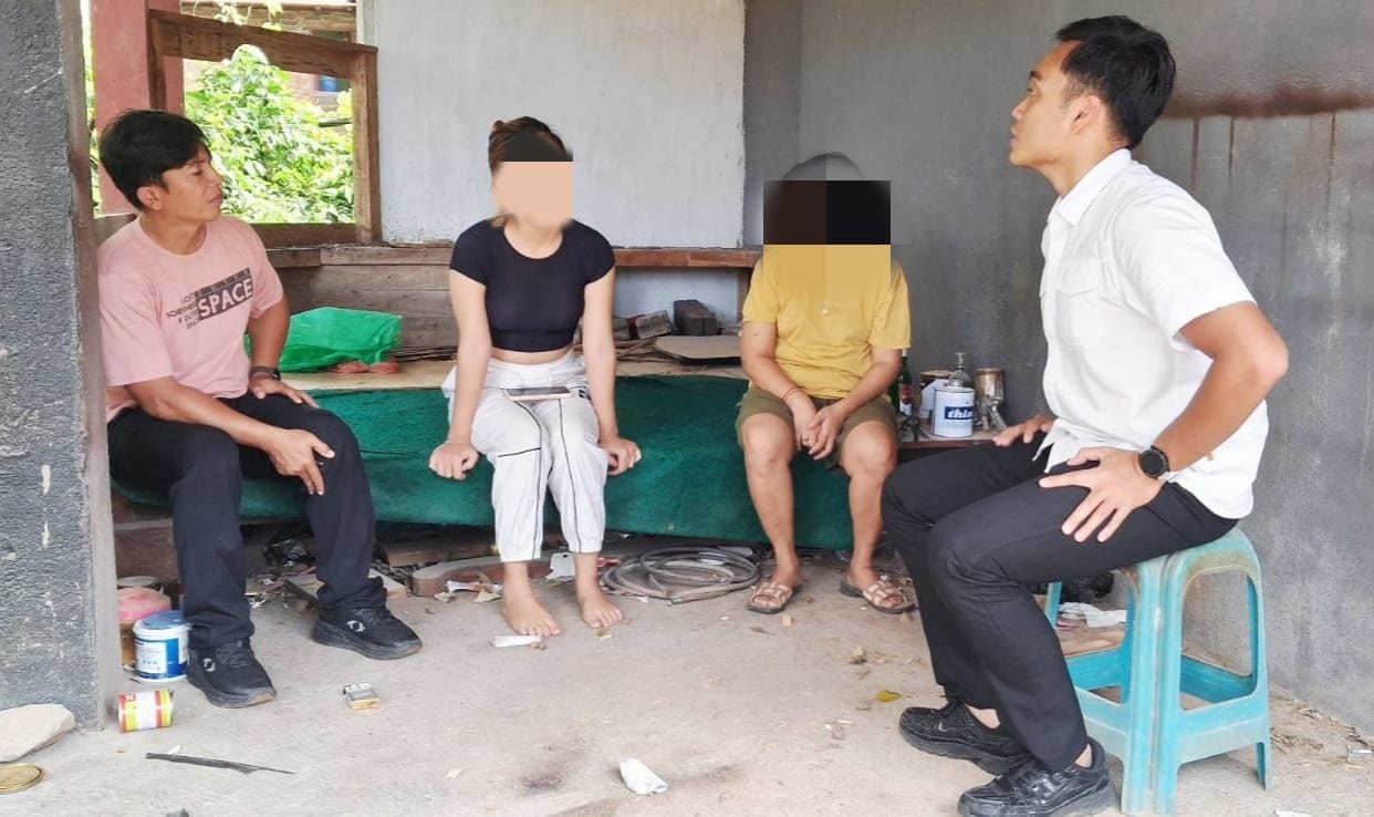 TEMUI KORBAN: Pihak kepolisian menemui keluarga FAA yang  tengah mengandung 16 minggu kehamilan.