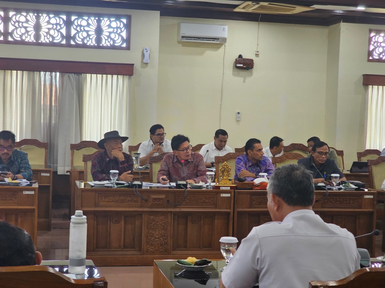 BAHAS TATA RUANG: Suasana Rapat Dengar Pendapat Pansus TRAP DPRD Bali, membahas legalitas dan perizinan Bali Handara.