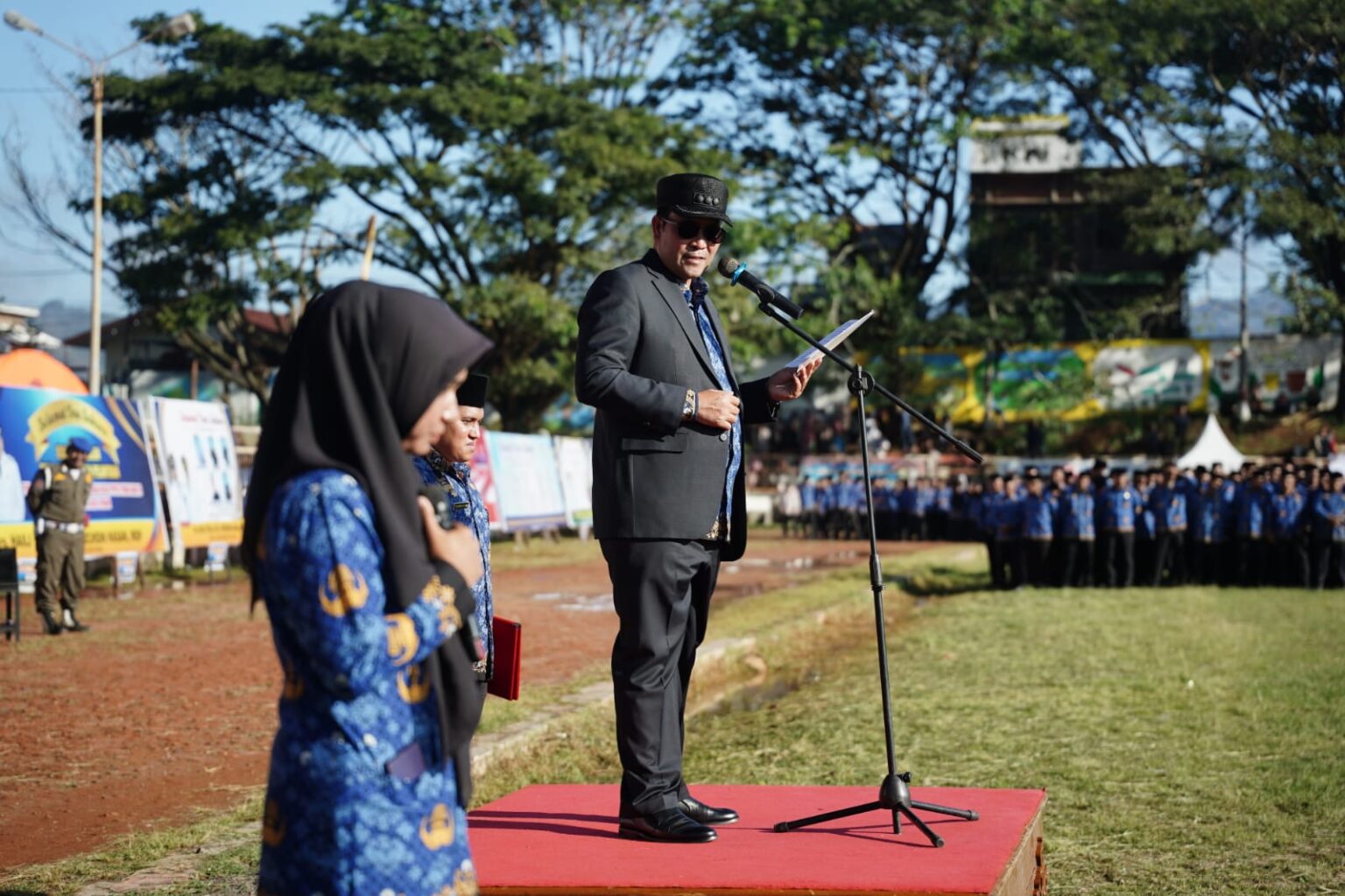TUNDA AKAD NIKAH: Liawati (berjilbab) menunda akad nikah agar bisa dilantik sebagai PPPK Paruh Waktu.
