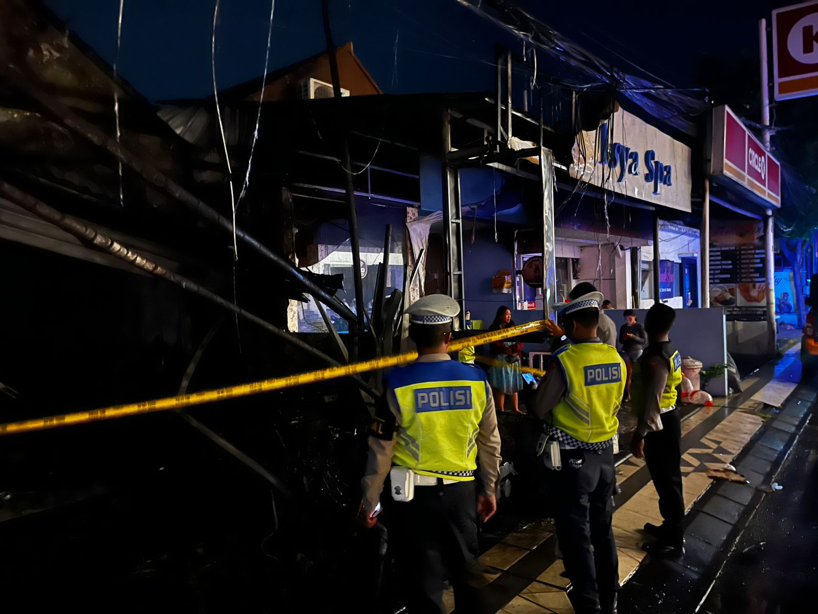 LUDES: Usaha rental sepeda motor di Seminyak ludes terbakar.