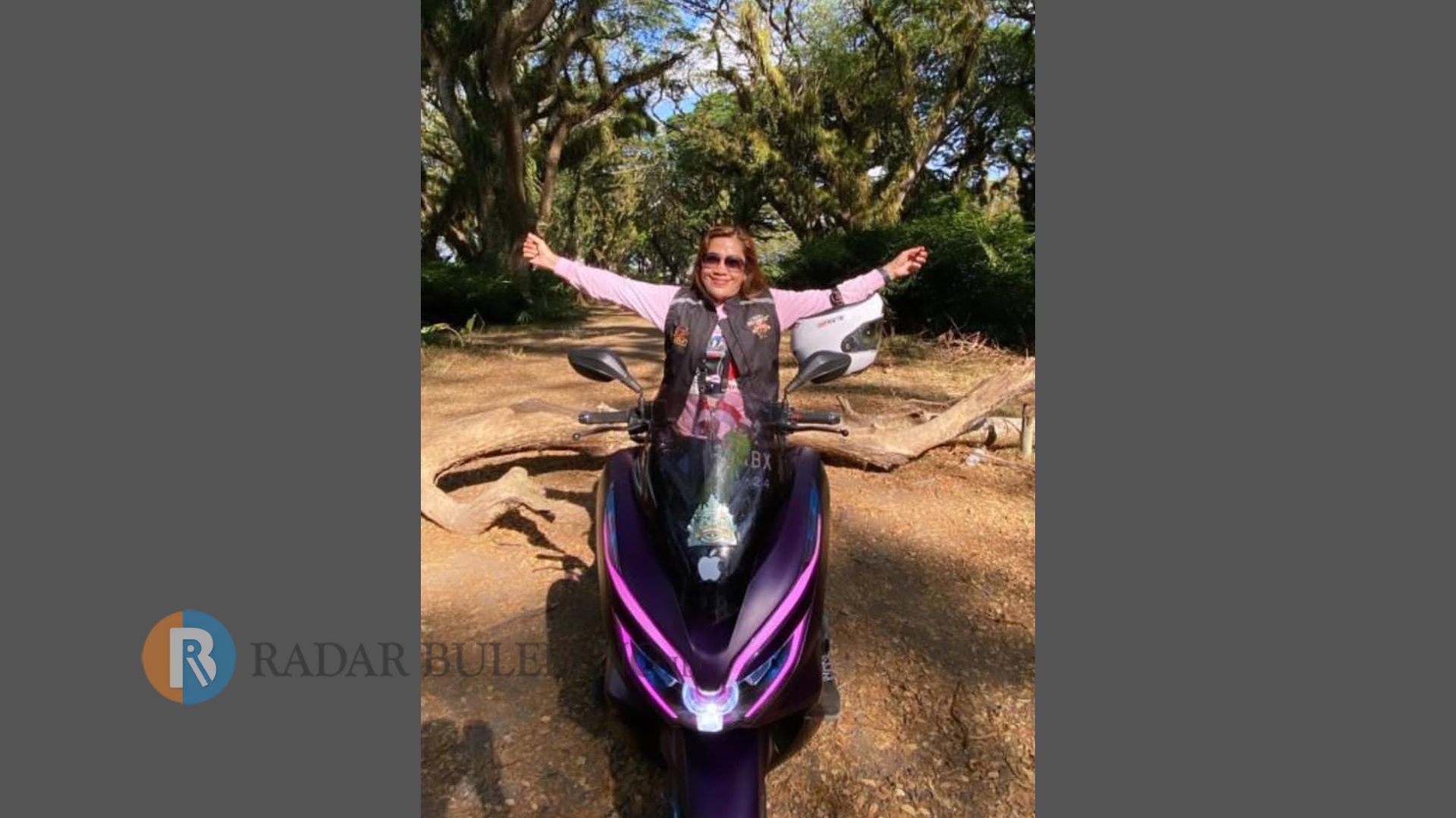 GEMAR TOURING: Juhaeryah Velina alias Tante Jenna, korban begal di Kerobokan Kelod semasa hidup. Dia dikenal sebagai anak motor yang doyan touring.