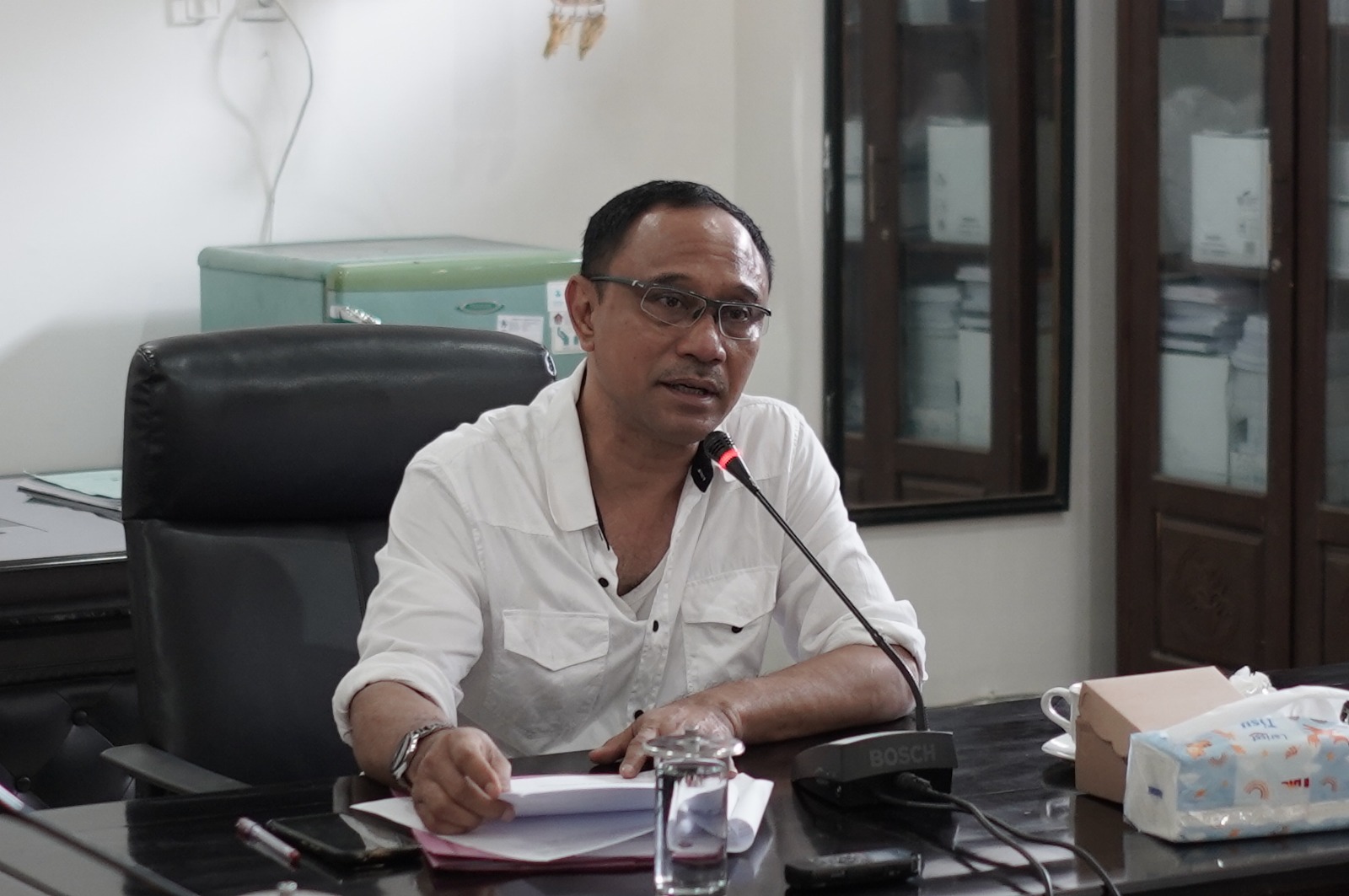 SOROTI PERIZINAN: Ketua Komisi II DPRD Buleleng, Wayan Masdana.