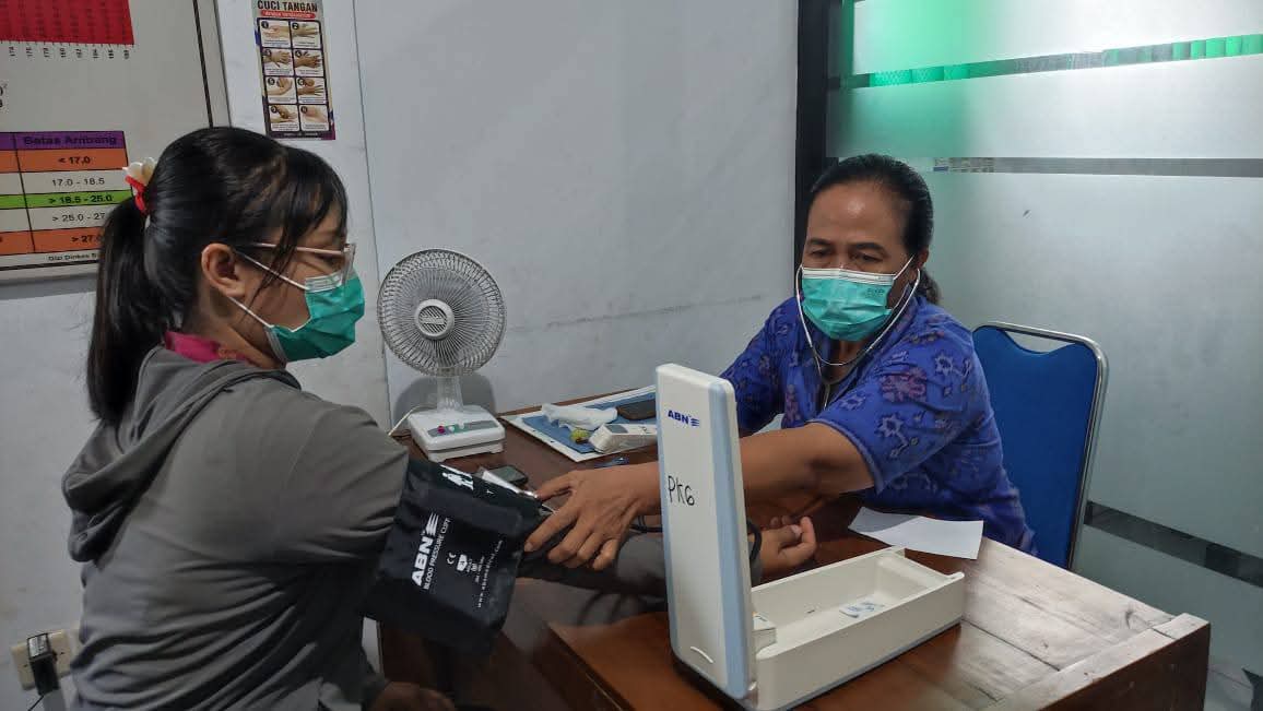 CEK KESEHATAN: Layanan cek kesehatan di salah satu puskesmas yang ada di Kabupaten Buleleng.