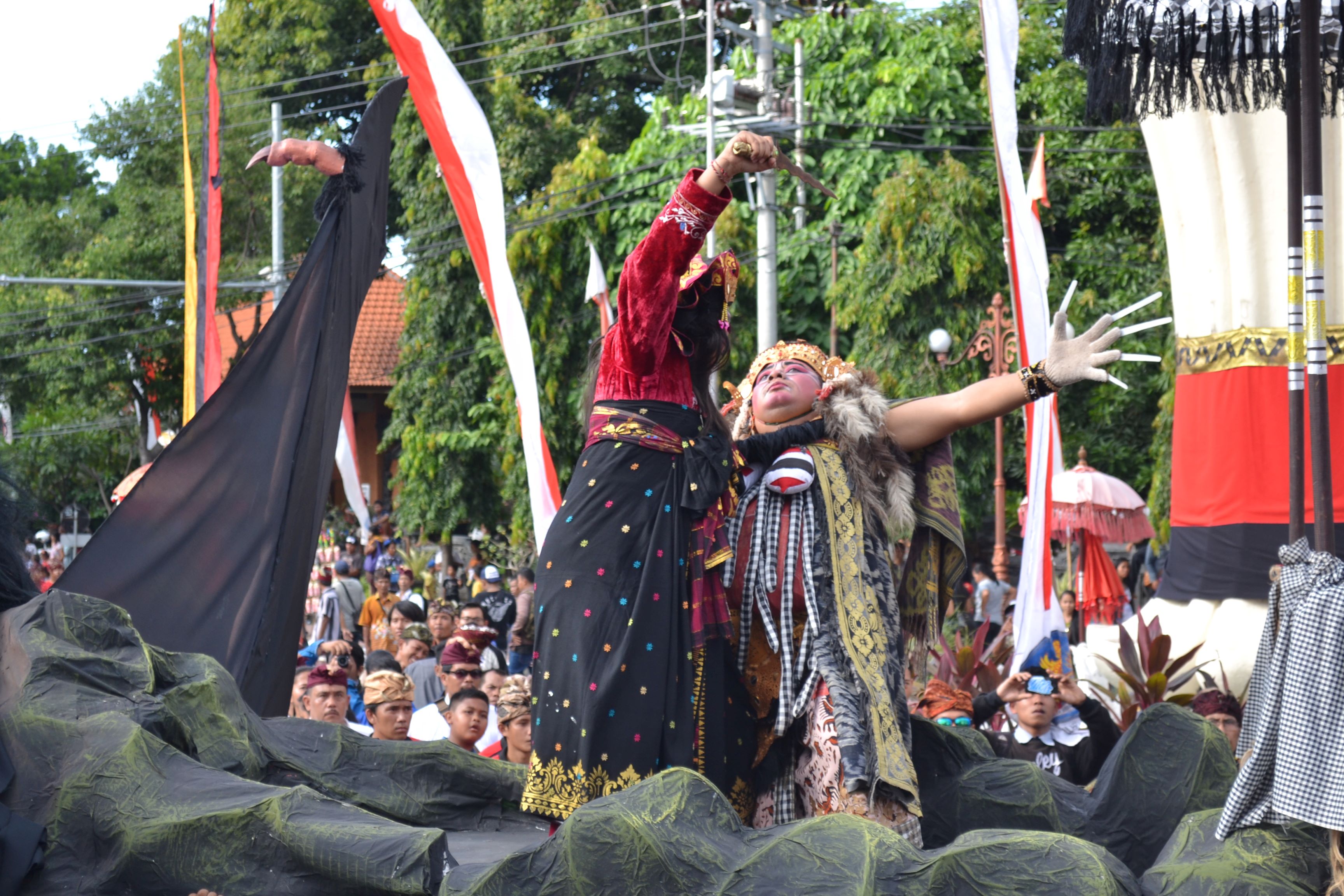 PARADE BUDAYA: Pementasan parade budaya serangkaian HUT Kota Singaraja pada tahun 2016 silam. Tahun ini pemerintah kembali menggelar pementasan parade budaya.