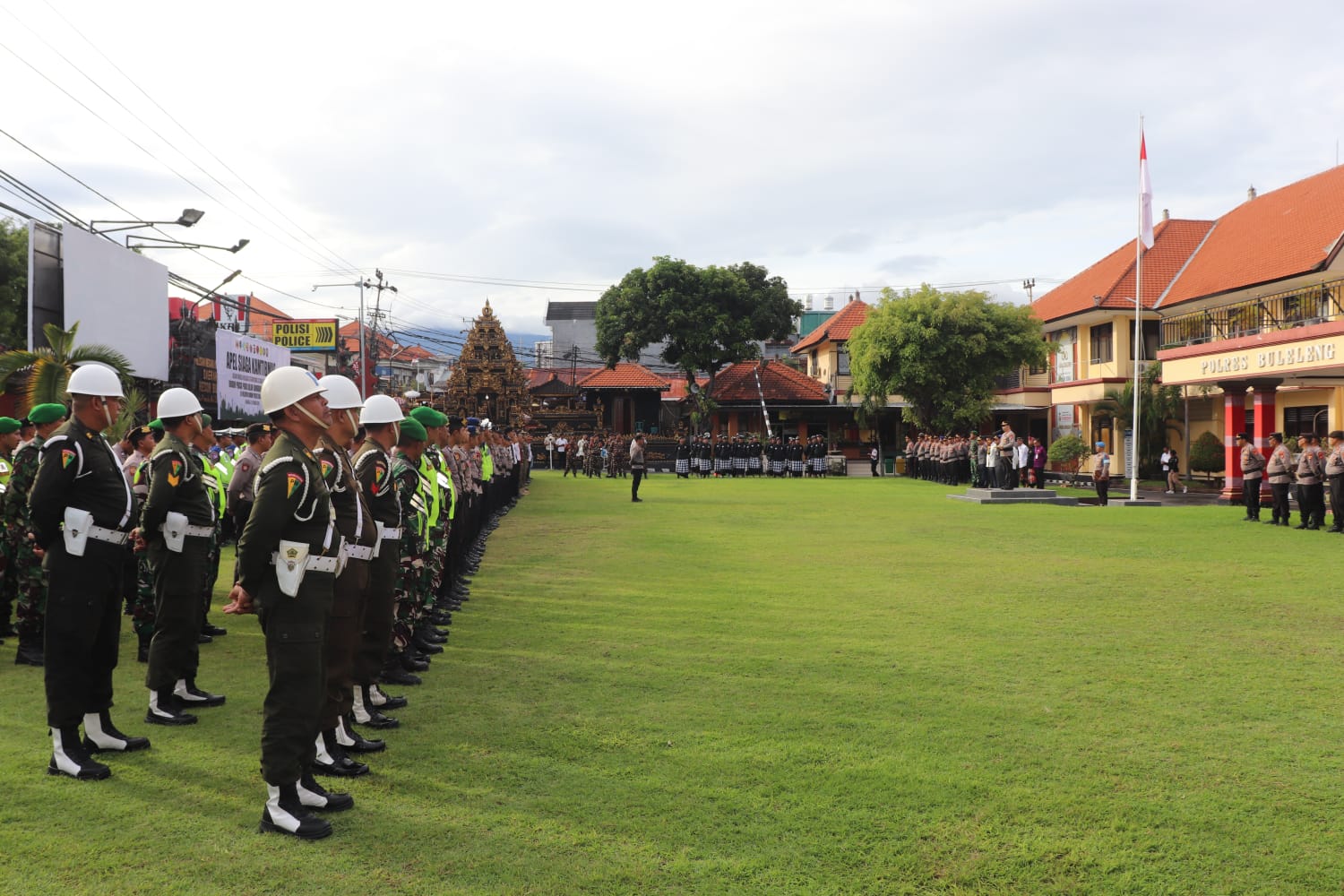 APEL SIAGA: Suasana apel siaga di Polres Buleleng.