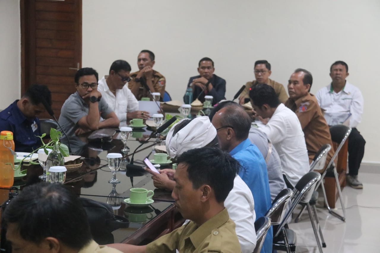 BAHAS PROGRAM: Suasana pembahasan program kerja Badan Riset dan Inovasi Daerah (Brida) Buleleng.
