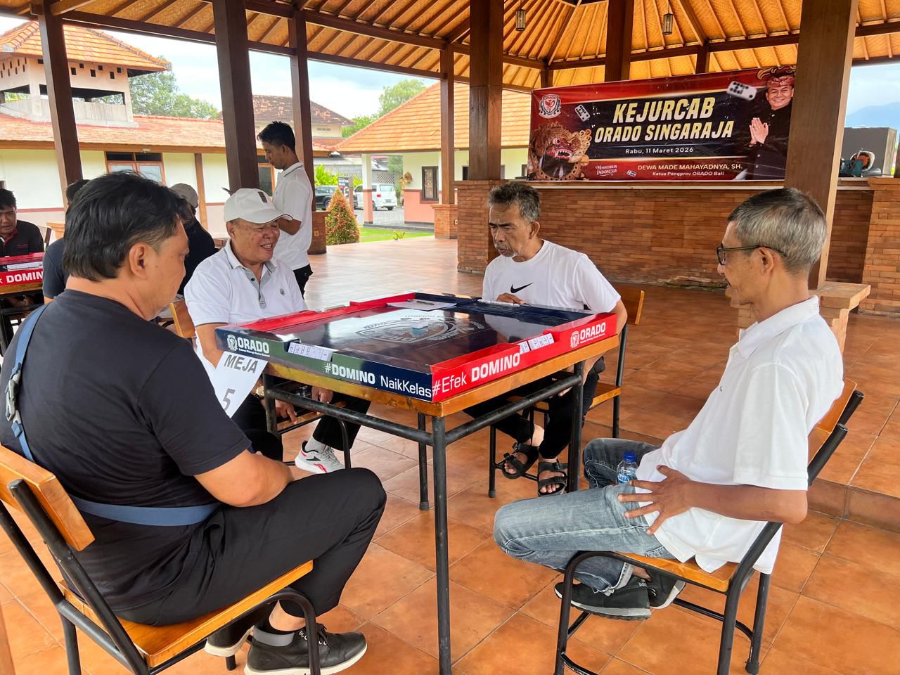 DOMINO: Kompetisi domino ala Orado yang digelar di Krisna Beachstreet belum lama ini.