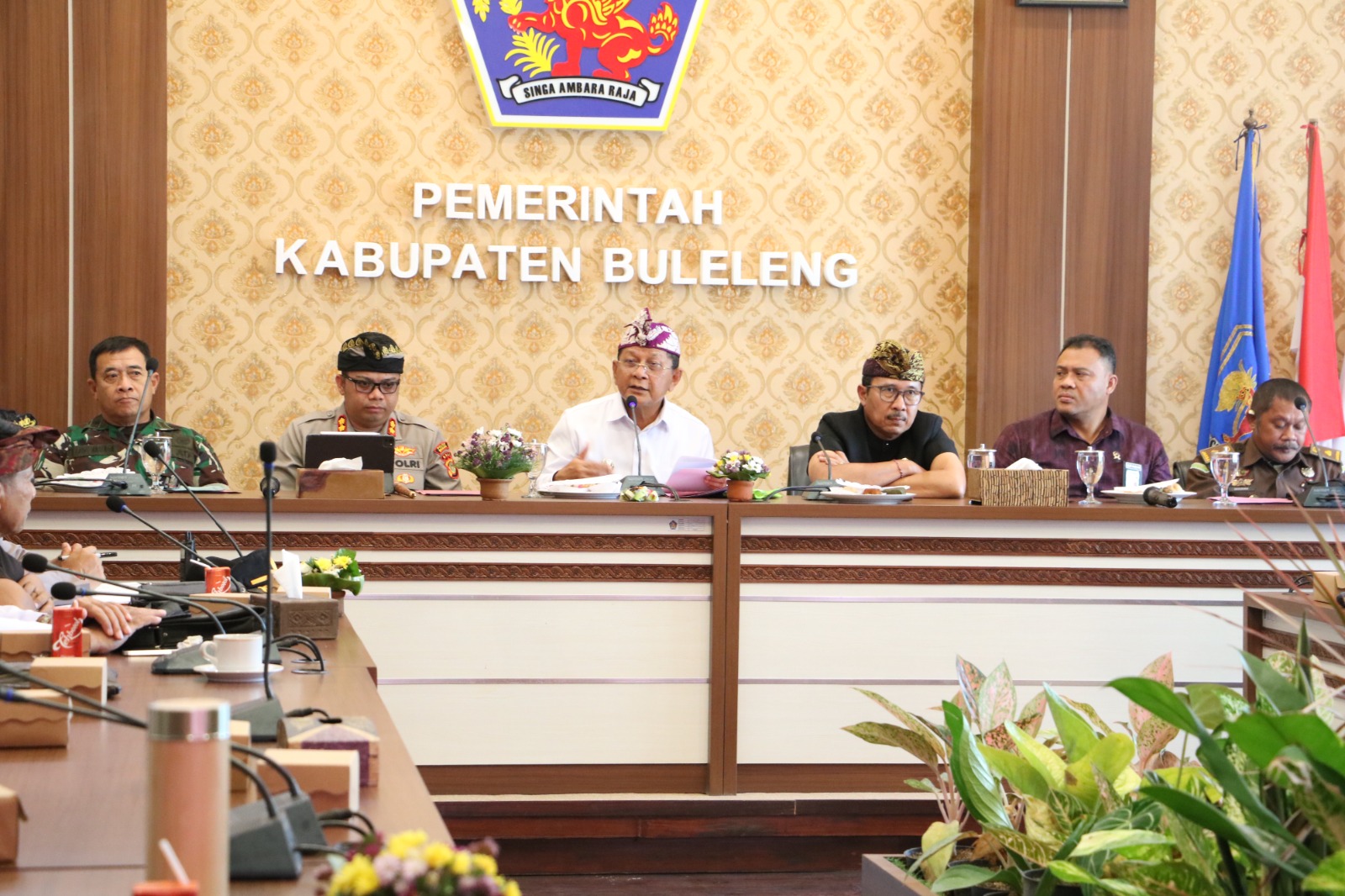 BAHAS NYEPI DAN IDUL FITRI: Suasana rapat koordinasi membahas kesiapan pelayanan publik menjalang libur panjang hari raya Nyepi dan Idul Fitri.