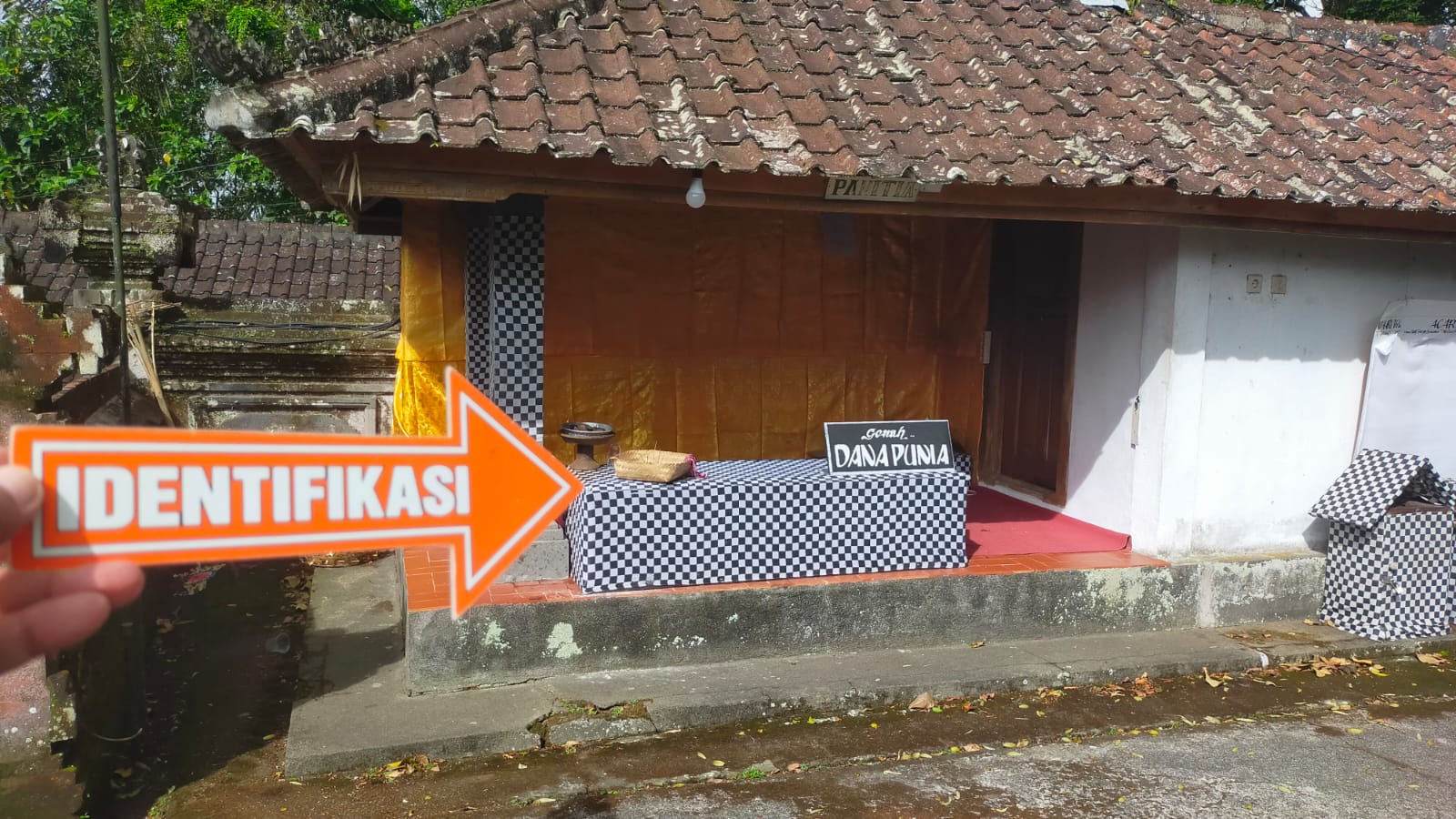 TARGET PENCURIAN: TKP pencurian kotak sesari di Pura Luhur Pucak Petali Jatiluwih.