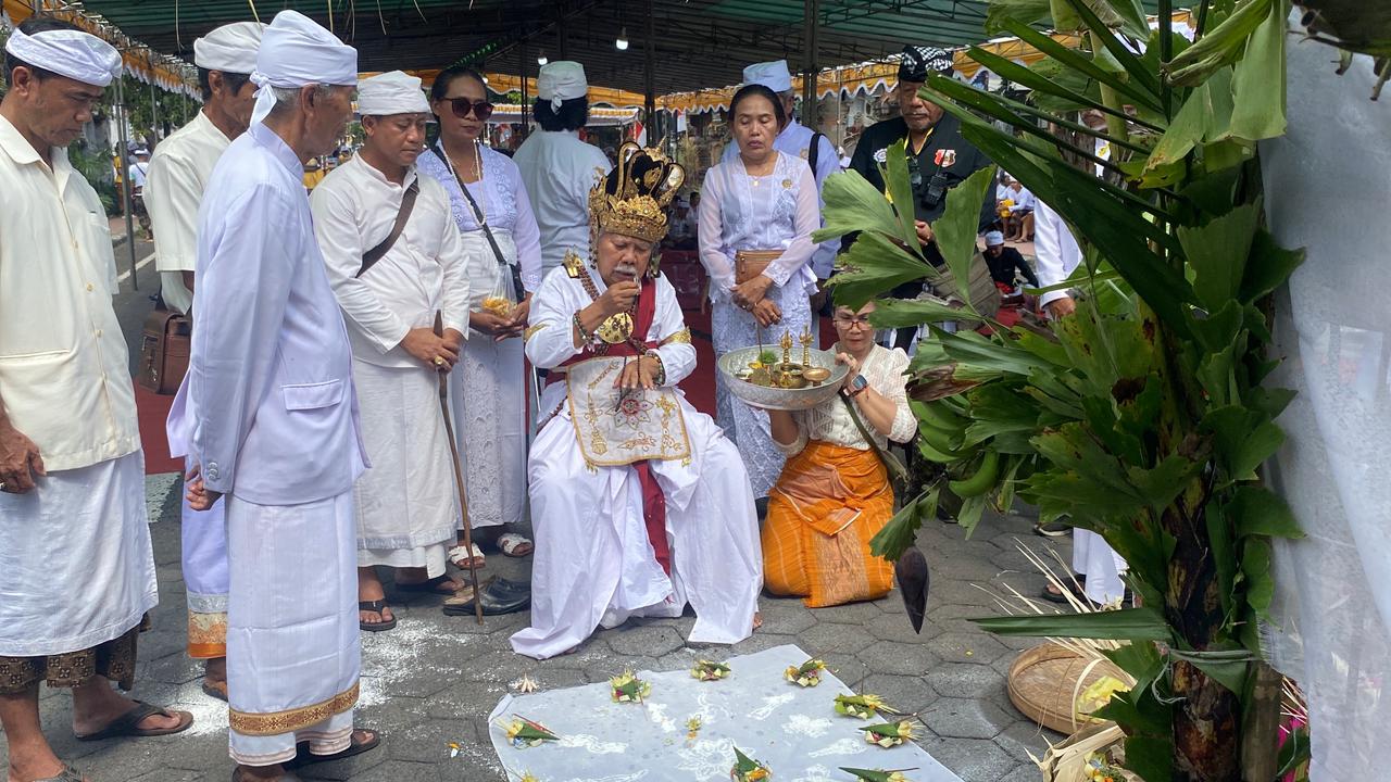 TAWUR KESANGA: Suasana Tawur Kesanga di Catus Pata Desa Adat Buleleng serangkaian hari raya Nyepi. Proses itu berlangsung pada Rabu (18/3/2026).
