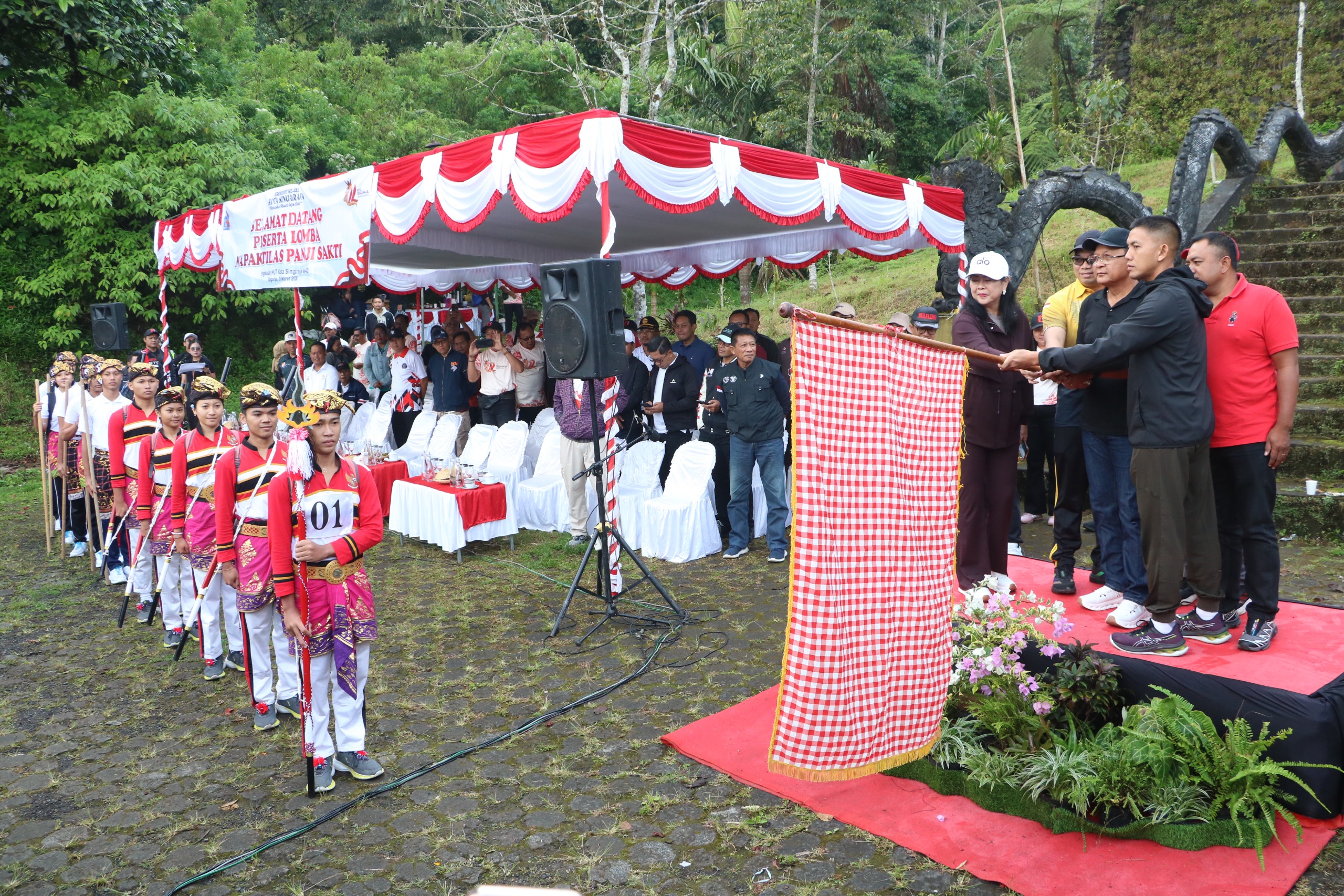NAPAK TILAS: Pembukaan lomba napak tilas untuk menyusuri jejak sejarah I Gusti Anglurah Panji Sakti.