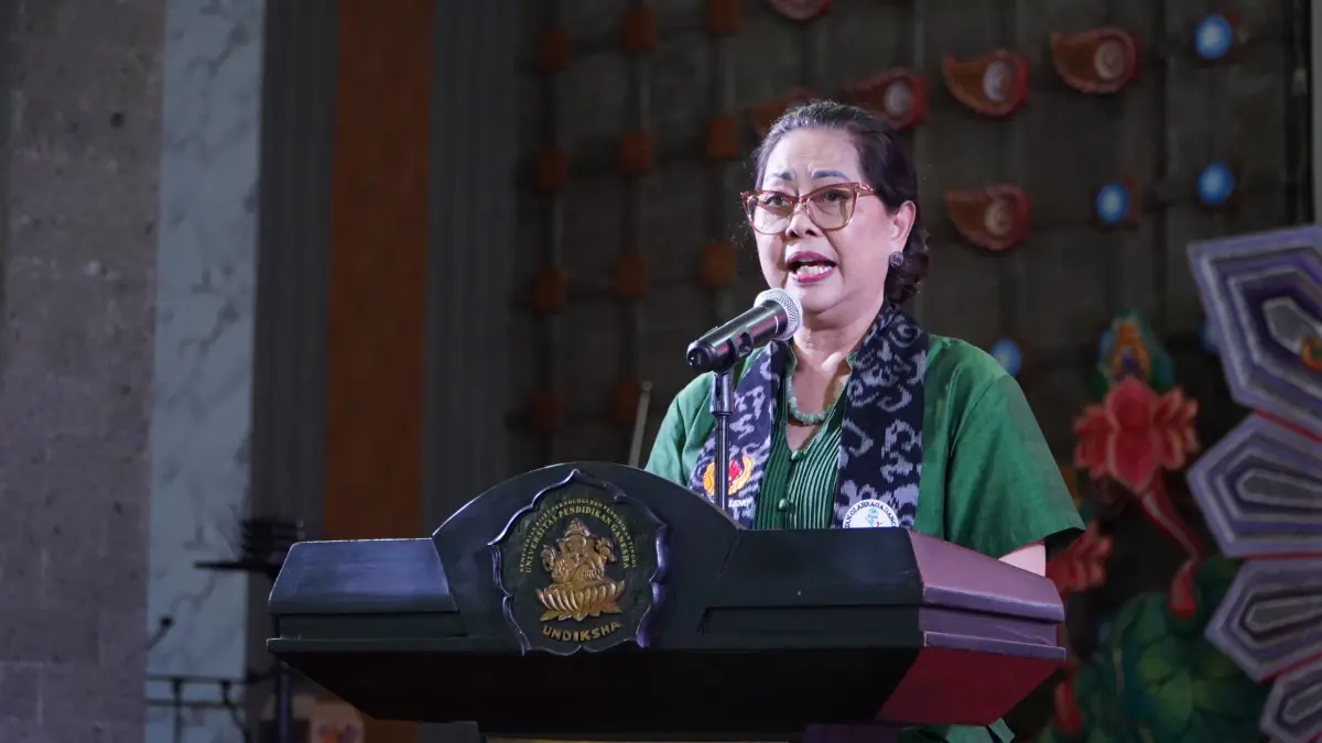 BICARA PERLINDUNGAN ANAK: Ketua Tim Penggerak PKK Buleleng, Ny. Ida Ayu Wardhany Sutjidra. (Pemkab Buleleng)