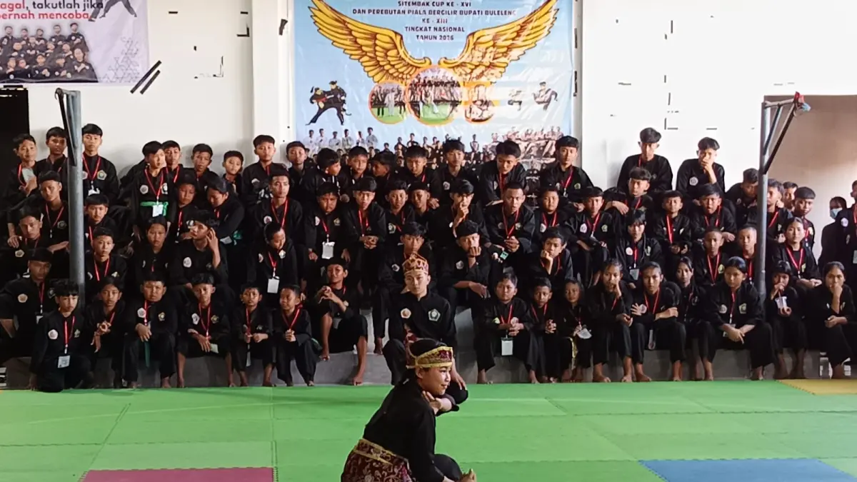 ATLET PELAJAR: Salah seorang peserta mengikuti kompetisi seni dalam ajang Sitembak Cup XVI. (Eka Prasetya/Radar Buleleng)