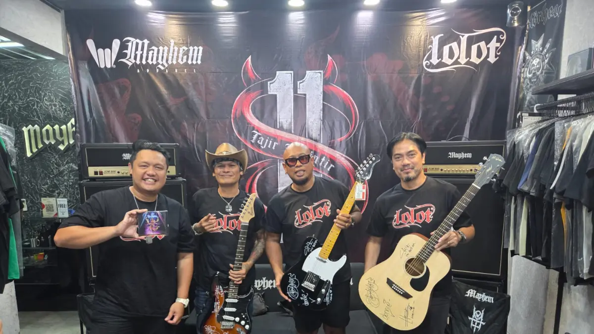 22 TAHUN BERKARYA: Para personel Lolot berpose setelah merilis album kesebelas. Album tersebut menunjukkan eksistensi selama 22 tahun berkarya. (Marsellus Pampur/Radar Bali)
